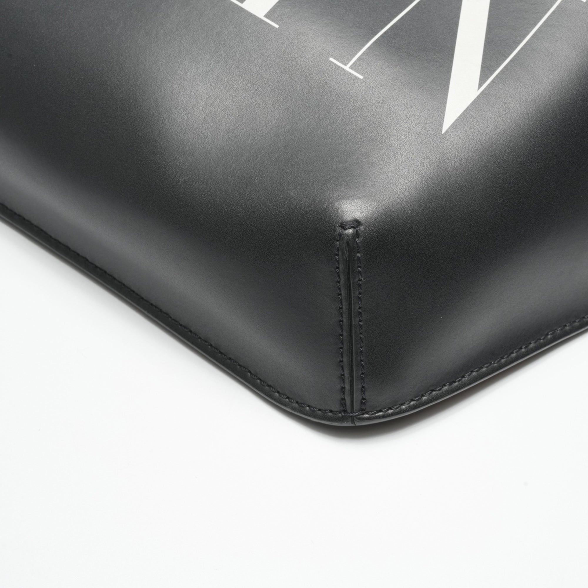 Valentino Black Shoulder Bag (Pre-Owned)