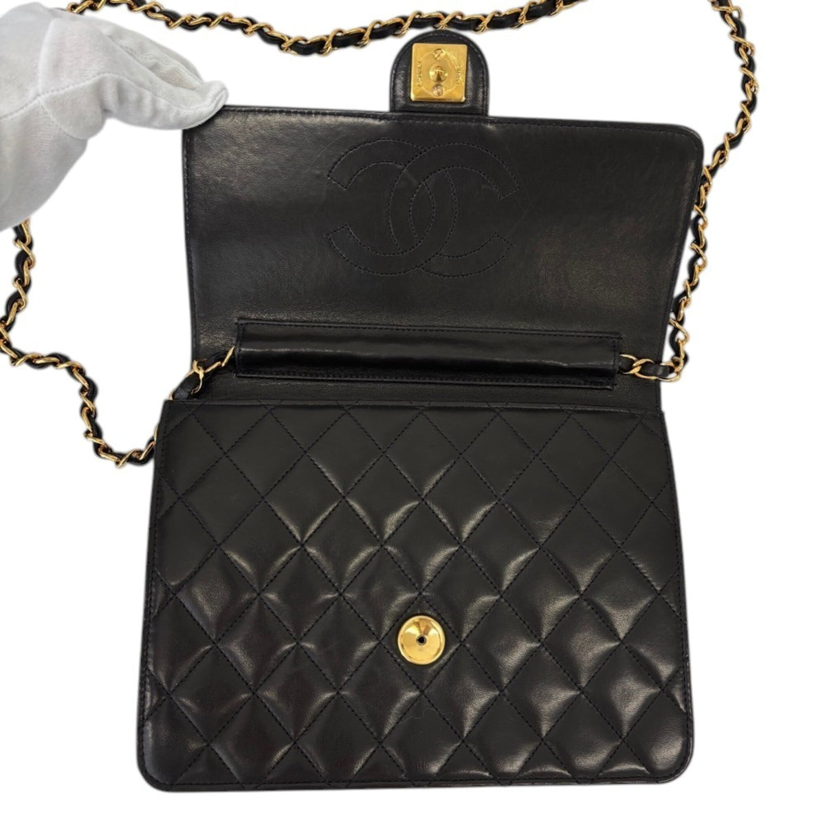 Chanel Black Shoulder Bag (Pre-Owned)