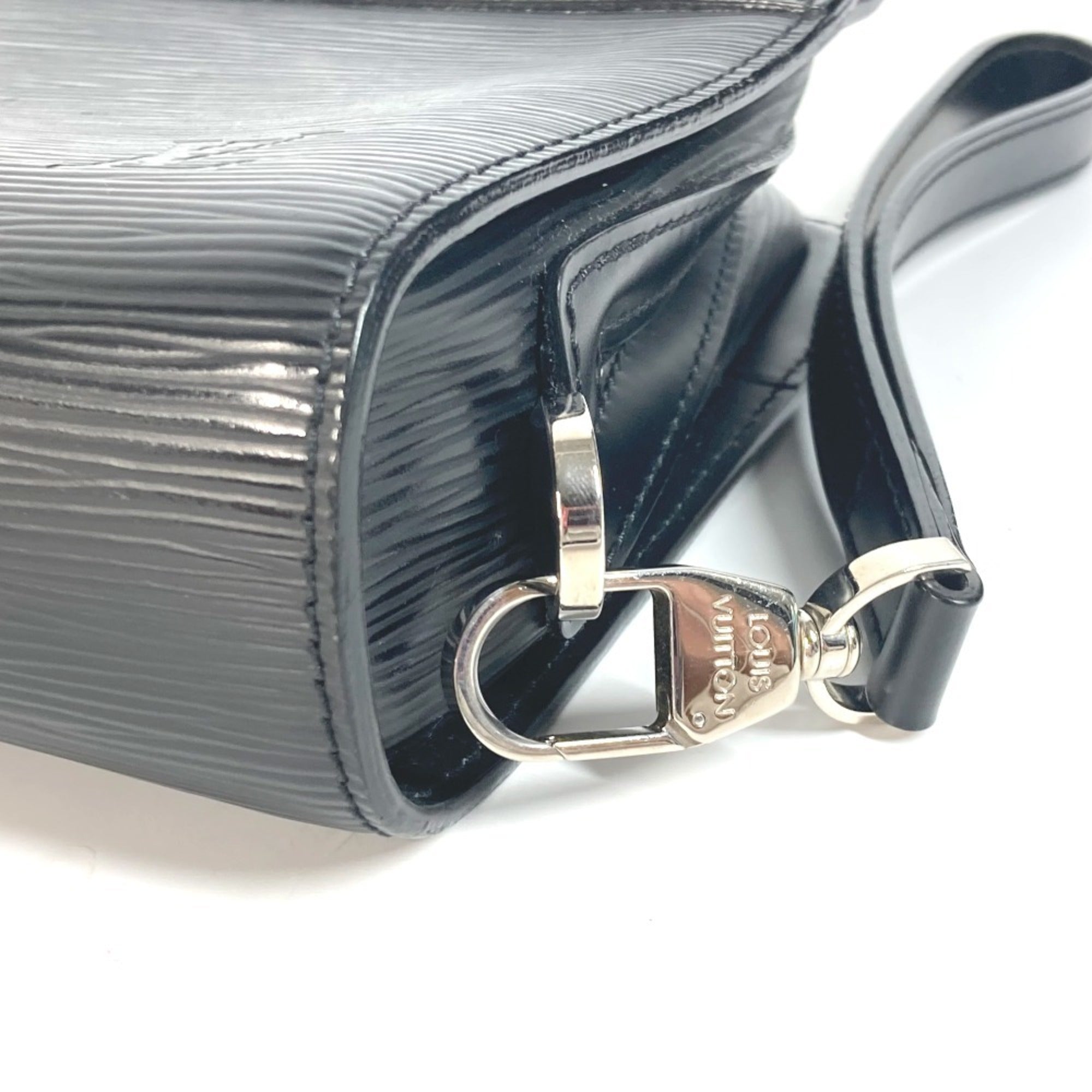 Louis Vuitton Black Noir Epi Leather Clutch Bag (Pre-Owned)