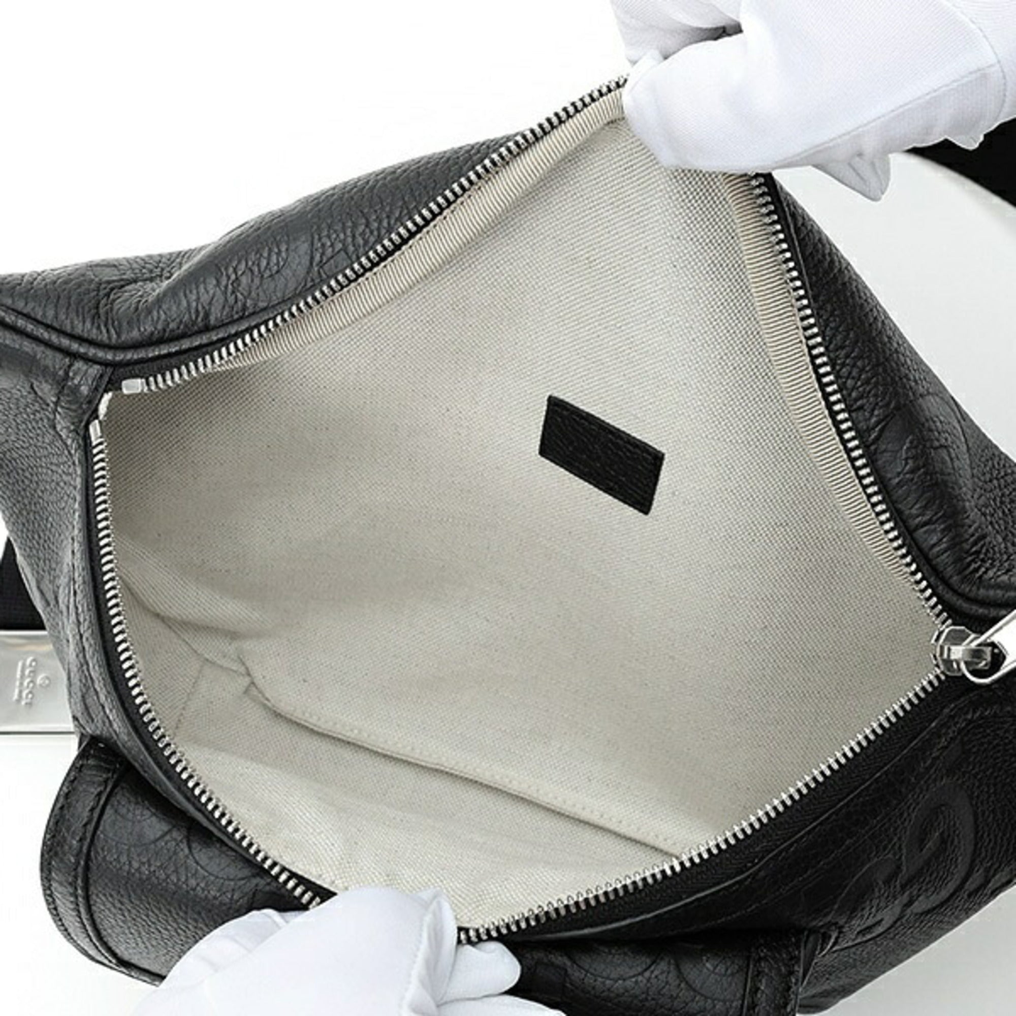 Gucci Leather Fanny Pack Sling Bag (Pre-Owned)