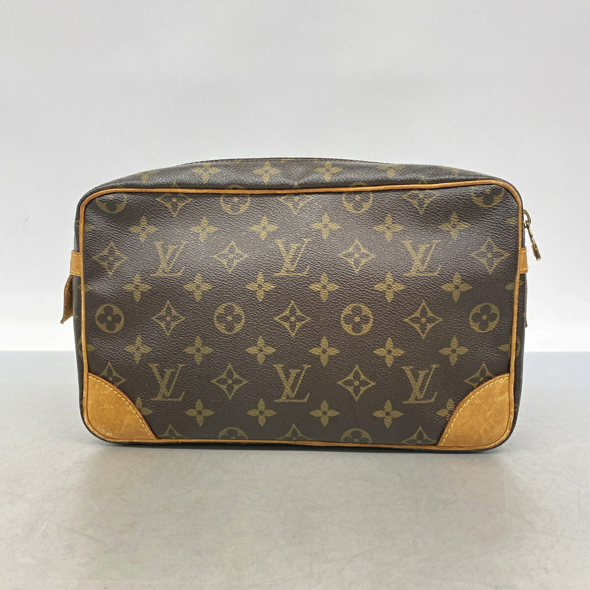 Louis Vuitton Brown Clutch Bag (Pre-Owned)