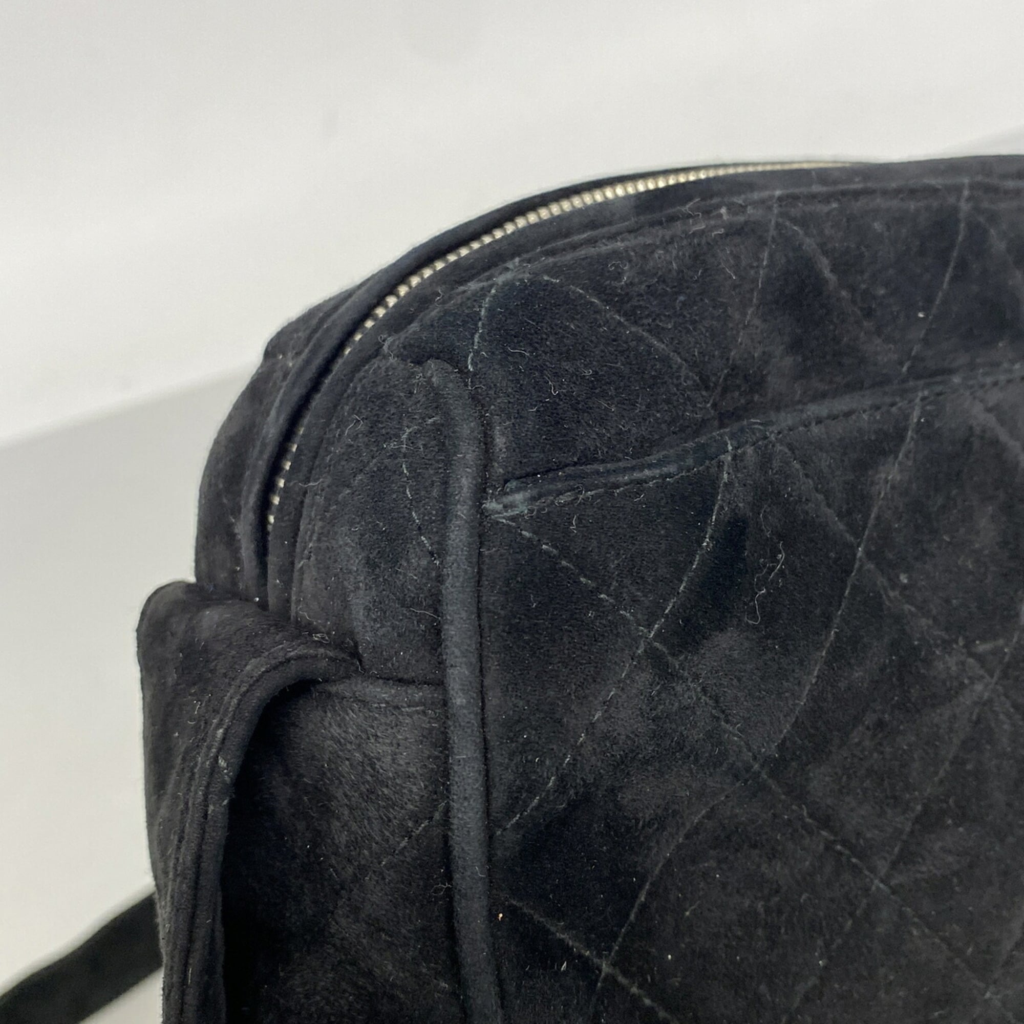 Chanel Black Suede Shoulder Bag (Pre-Owned)