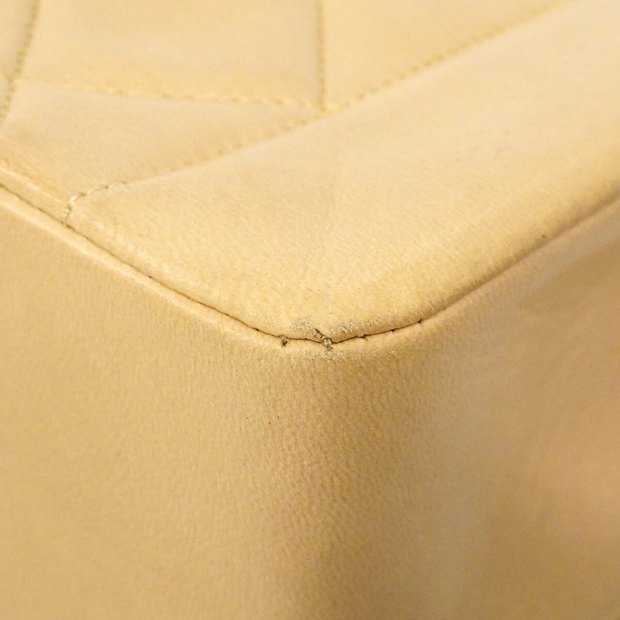 Chanel Beige Leather Shoulder Bag (Pre-Owned)