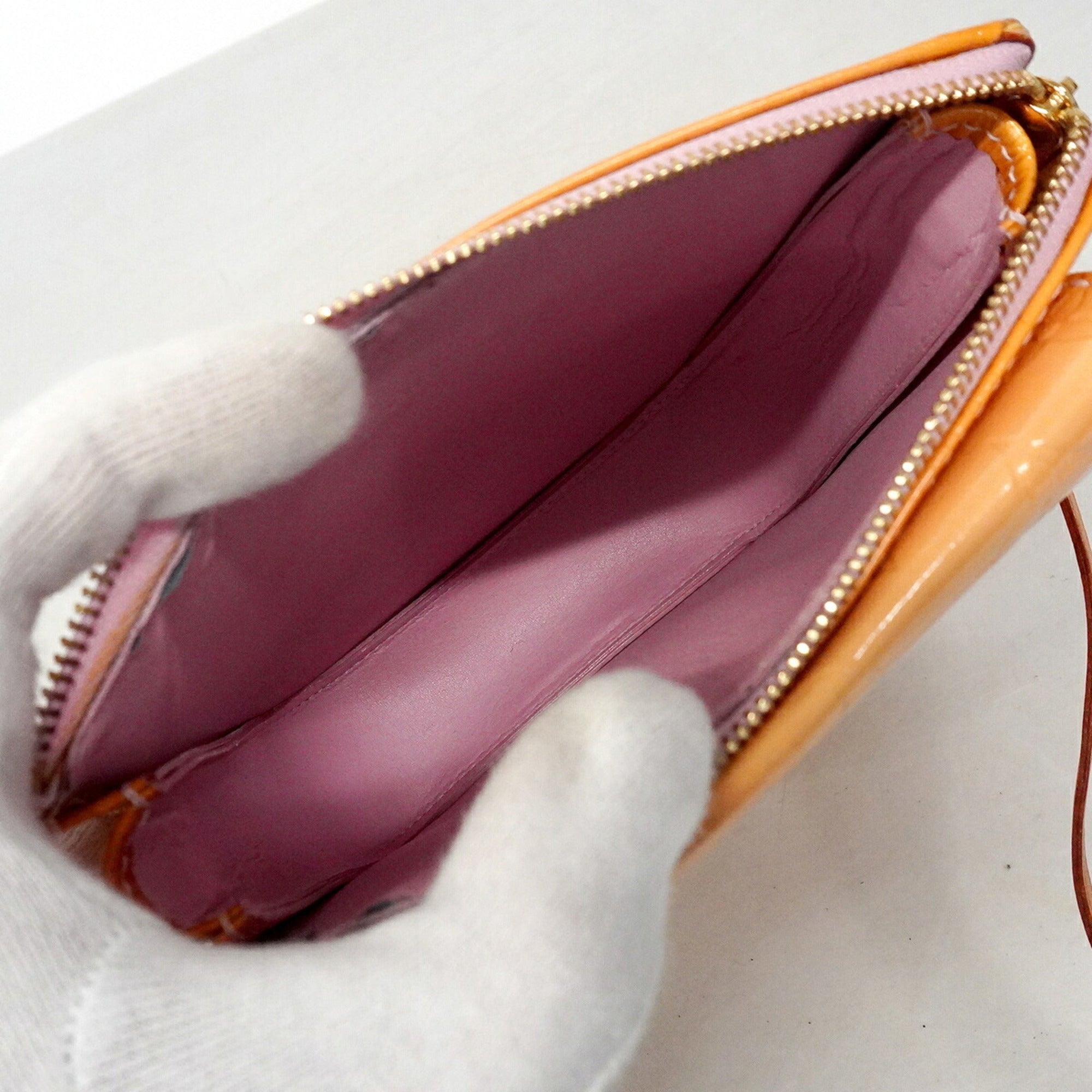 Louis Vuitton Rose Handbag (Pre-Owned)