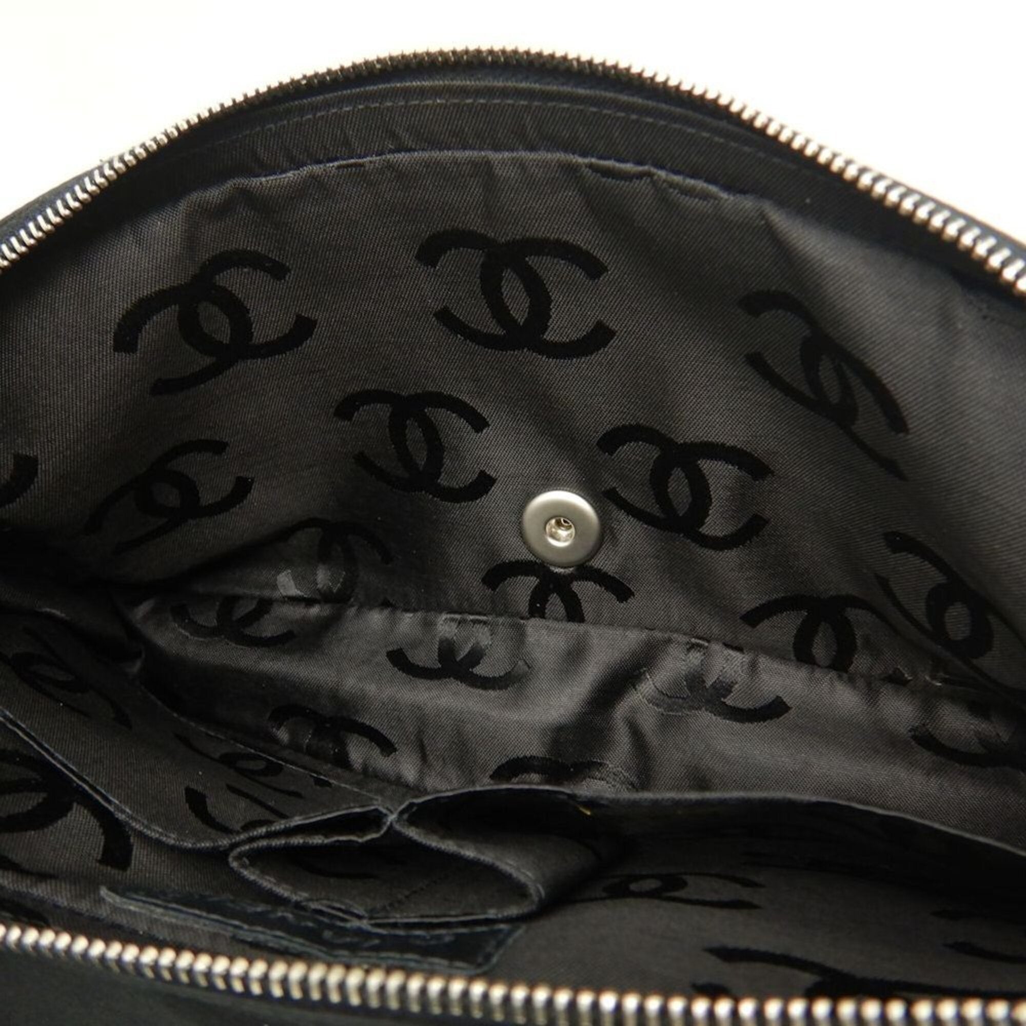 Chanel Chocolate Bar Black Nylon Canvas Shoulder Bag (Pre-Owned)