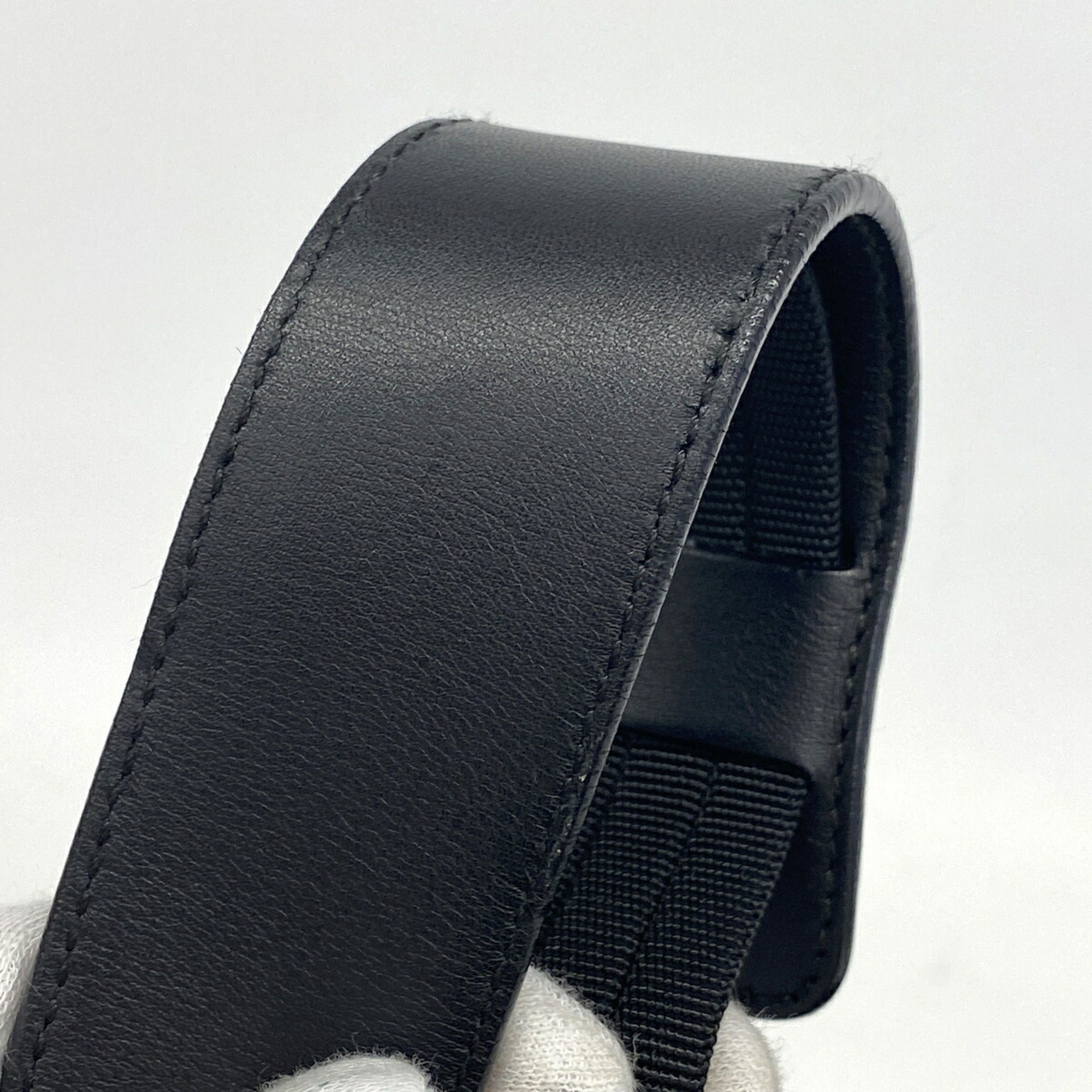 Salvatore Ferragamo Black Canvas Shoulder Bag (Pre-Owned)