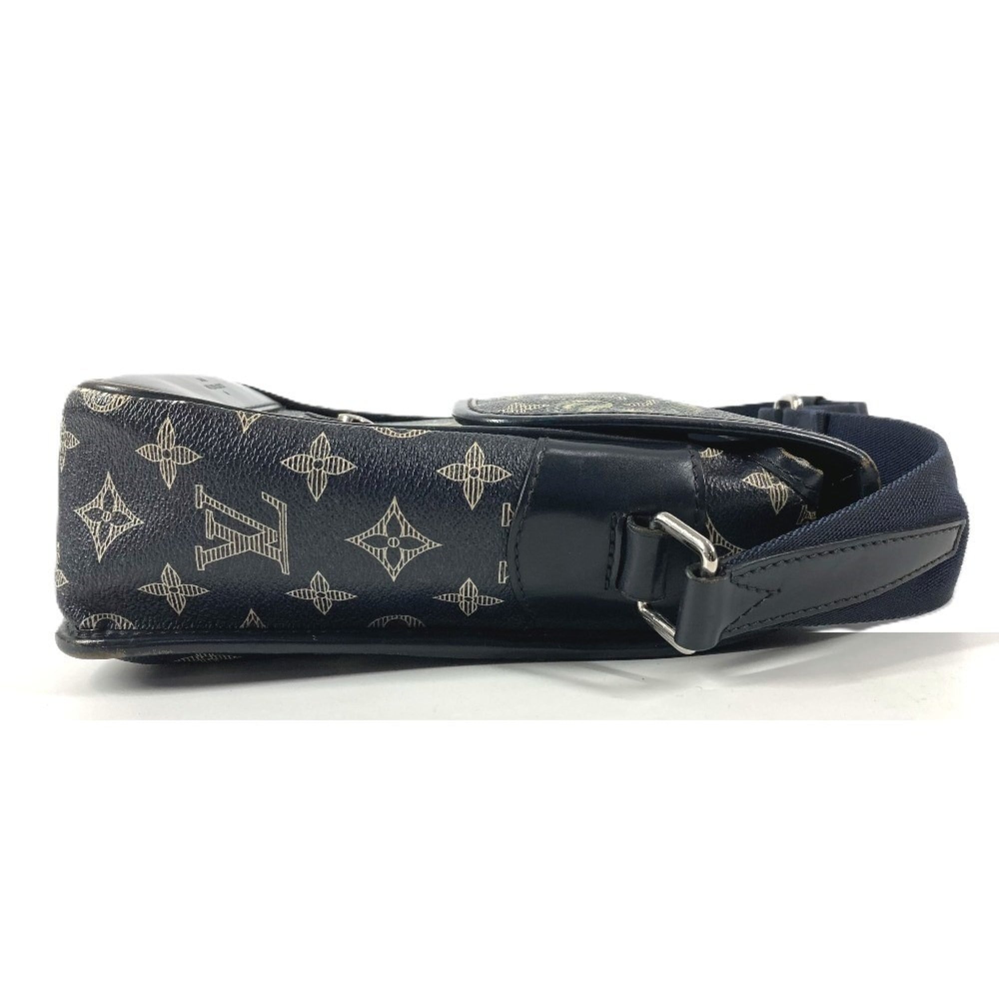 Louis Vuitton Monogram Savane Navy Pochette Shoulder Bag (Pre-Owned)