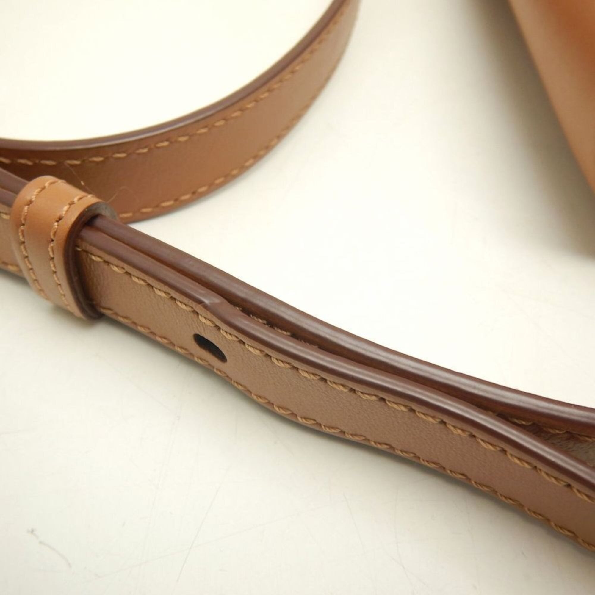 Tod's Brown Leather Shoulder Bag (Pre-Owned)