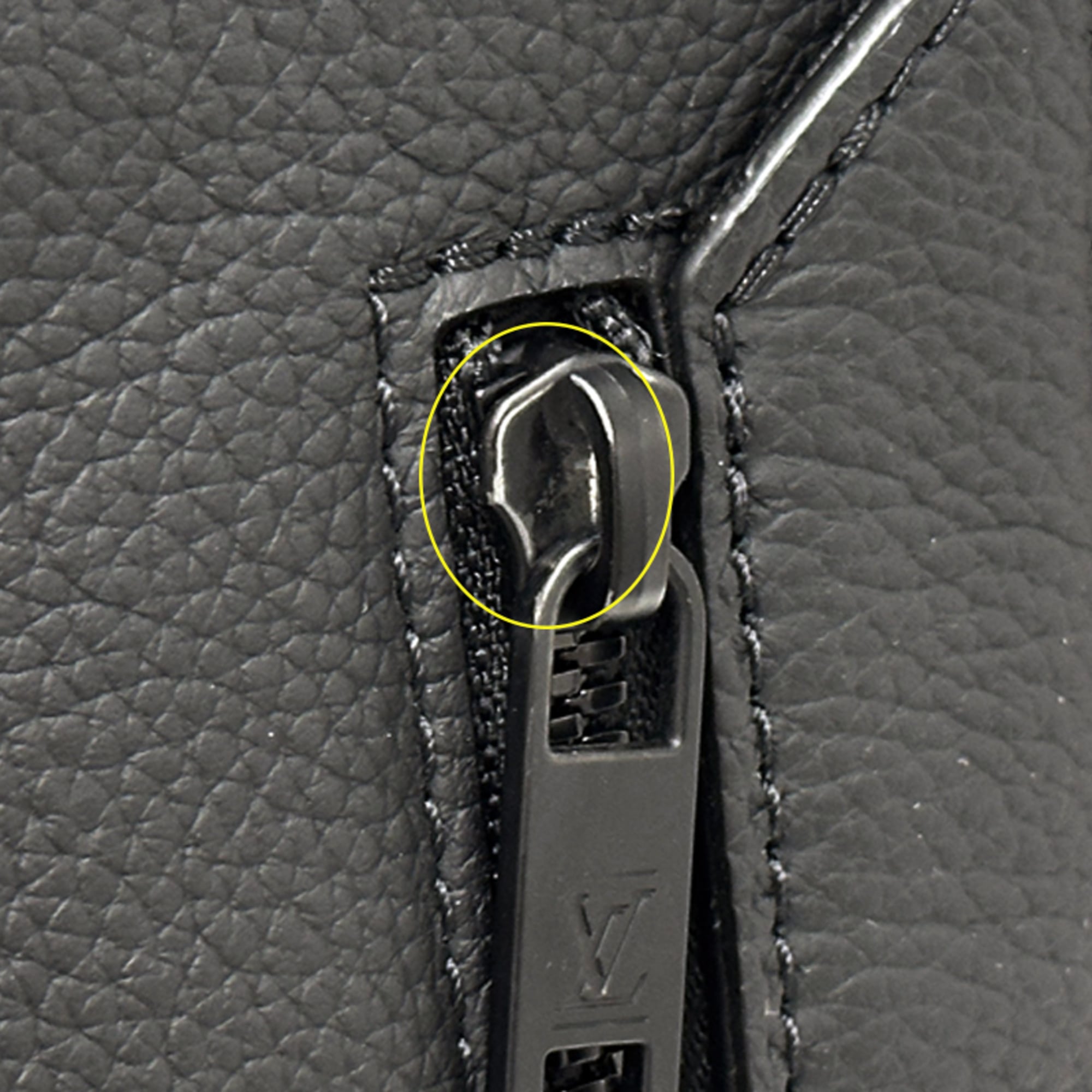 Louis Vuitton Black Noir Leather Handbag Shoulder Bag (Pre-Owned)