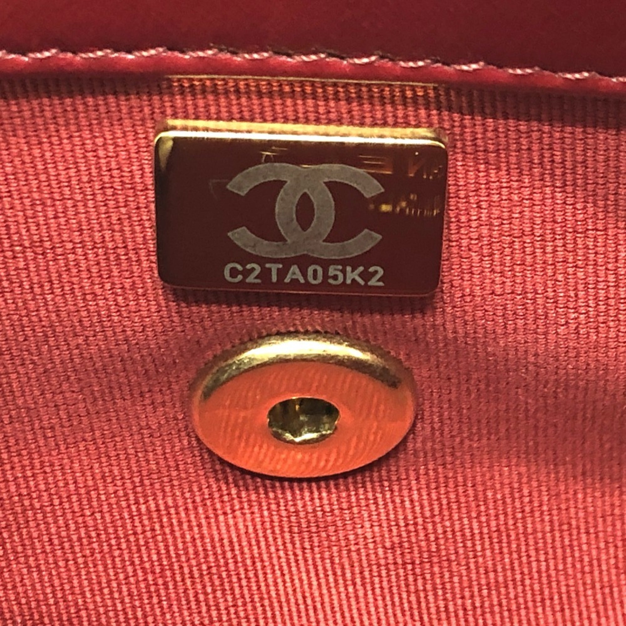Chanel Red Color Leather Shoulder Bag (Pre-Owned)
