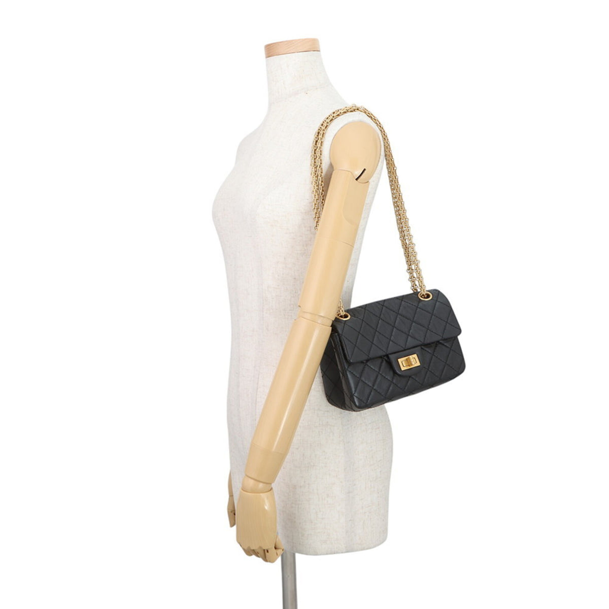 Chanel Black Leather Shoulder Bag (Pre-Owned)
