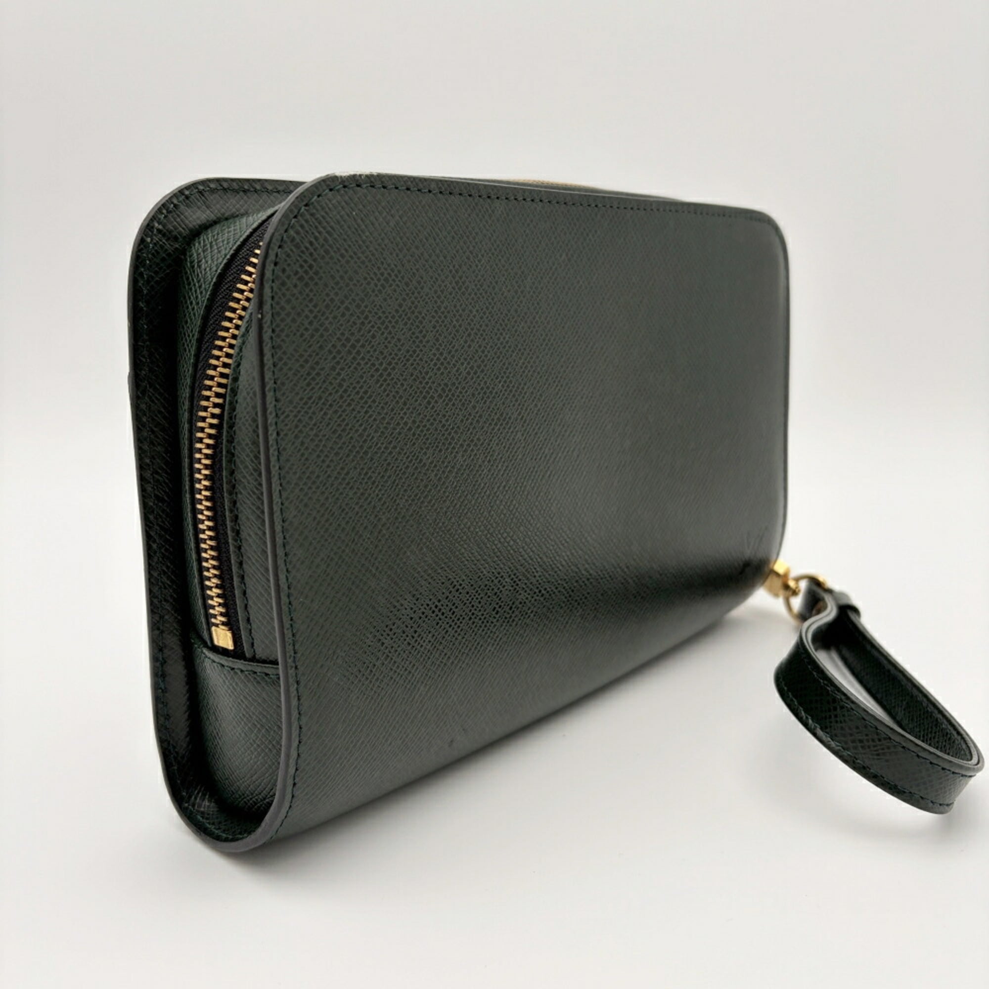 Louis Vuitton Episea Taiga Leather Leather Clutch Bag (Pre-Owned)