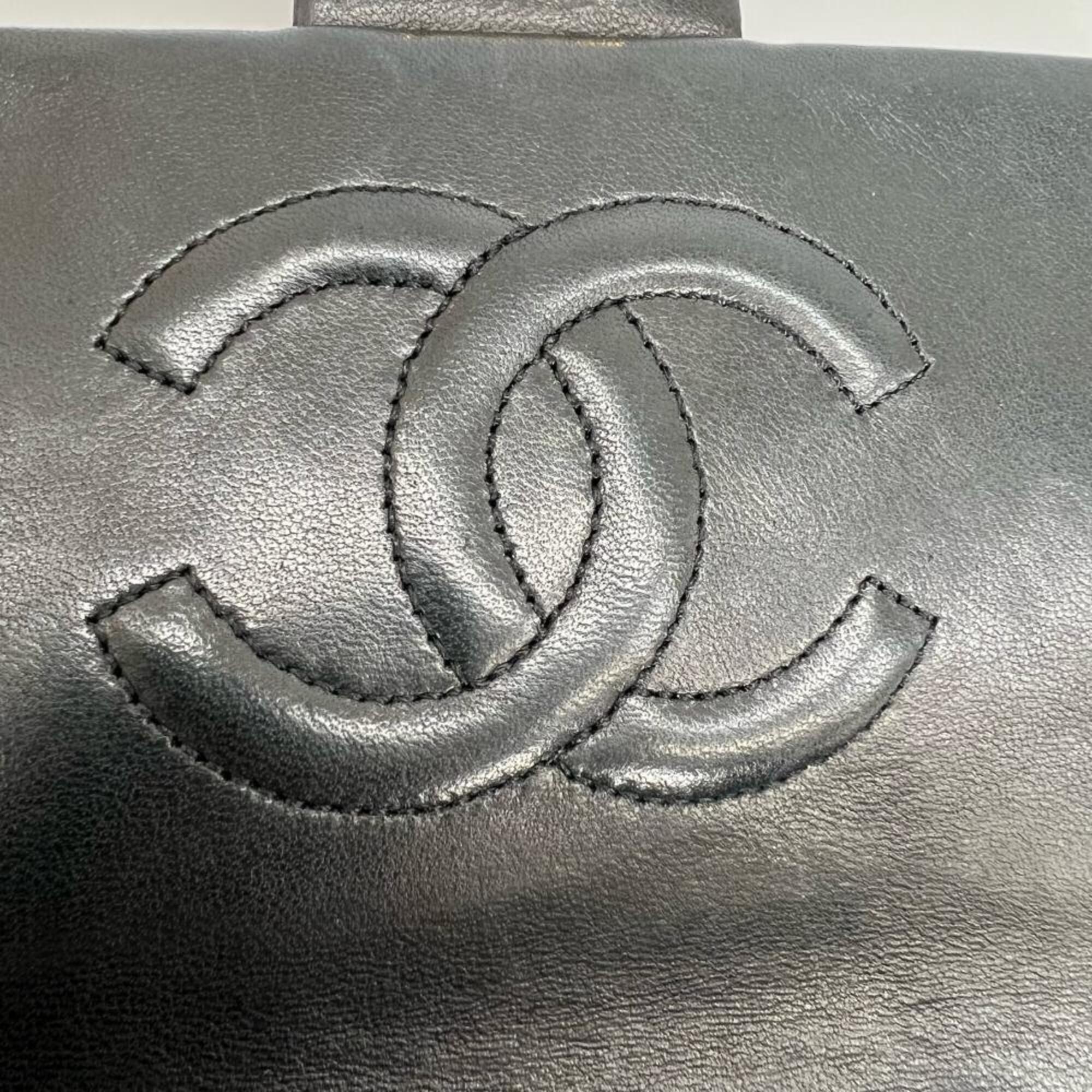 Chanel Black Leather Shoulder Bag (Pre-Owned)