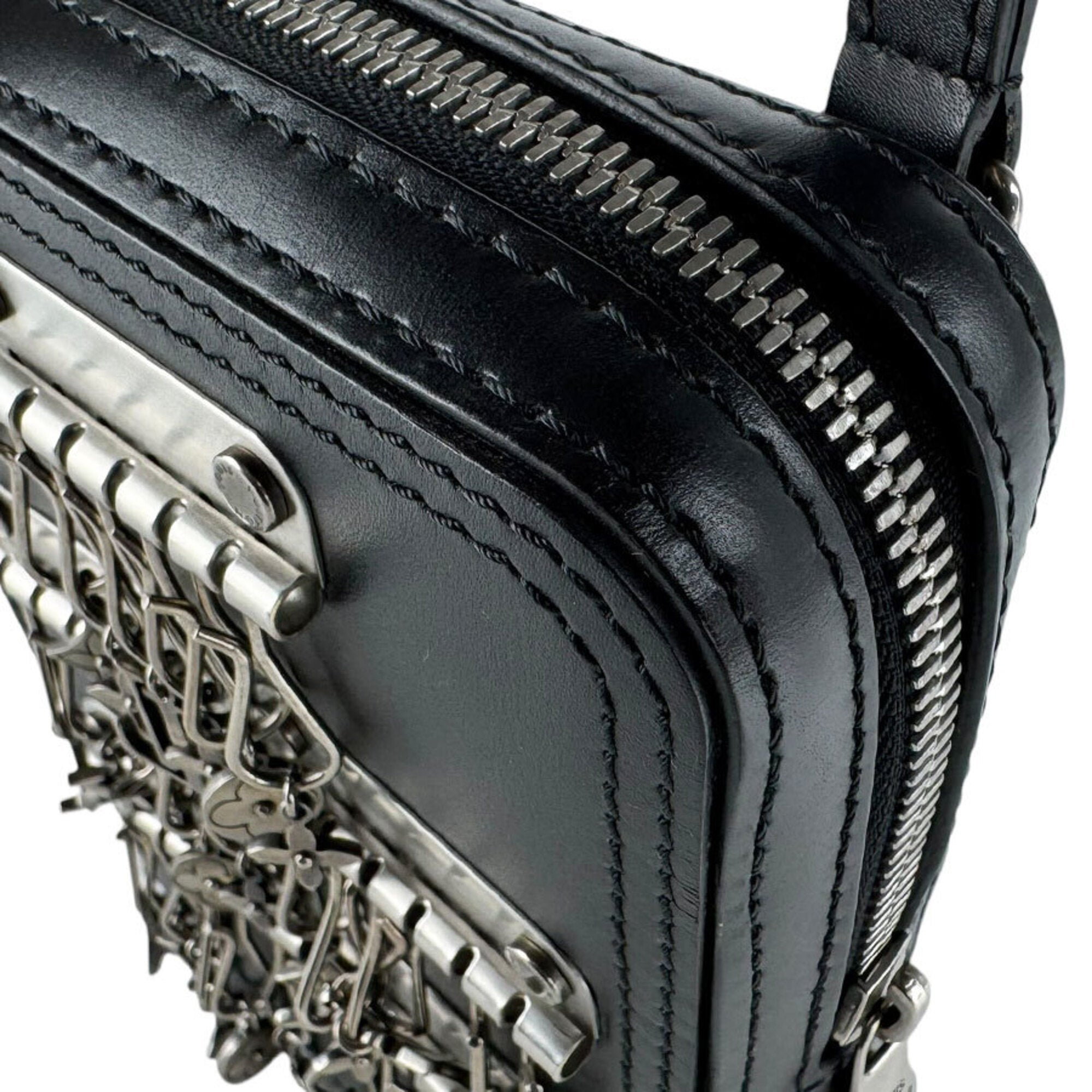Louis Vuitton Black Leather Shoulder Bag (Pre-Owned)