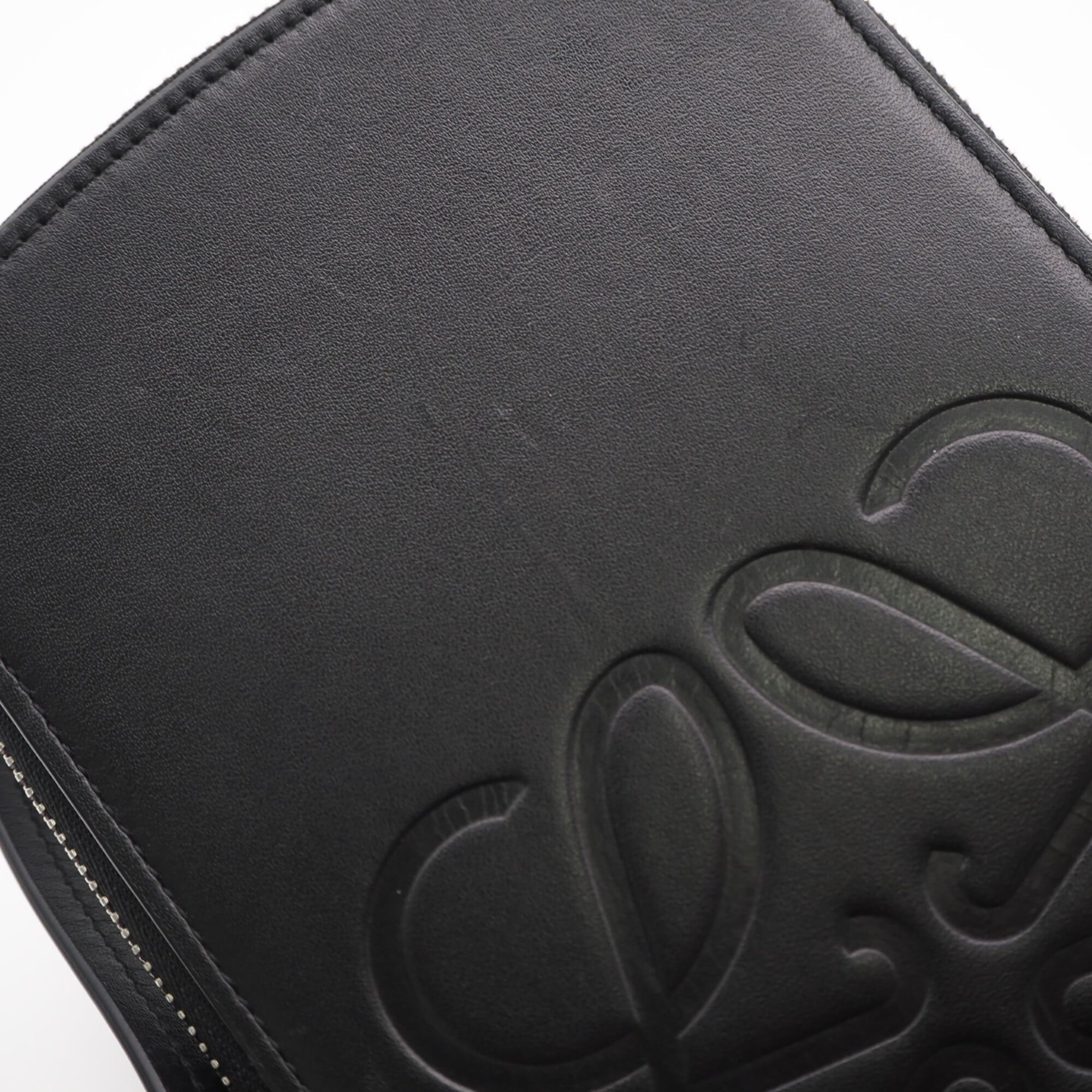 Loewe Black Leather Shoulder Bag (Pre-Owned)