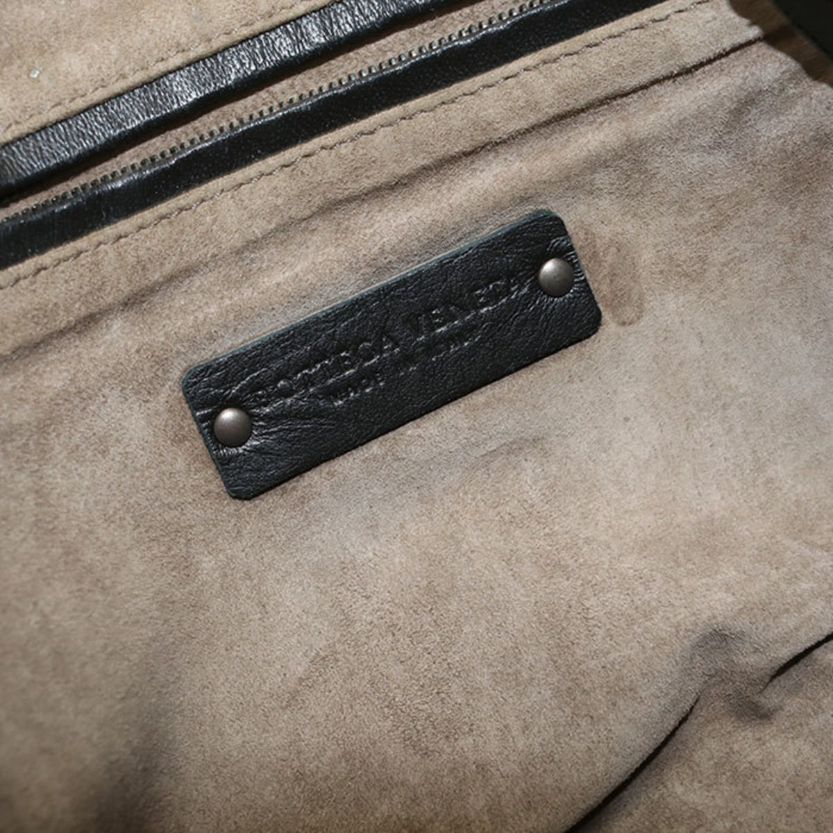 Bottega Veneta Black Leather Shoulder Bag (Pre-Owned)