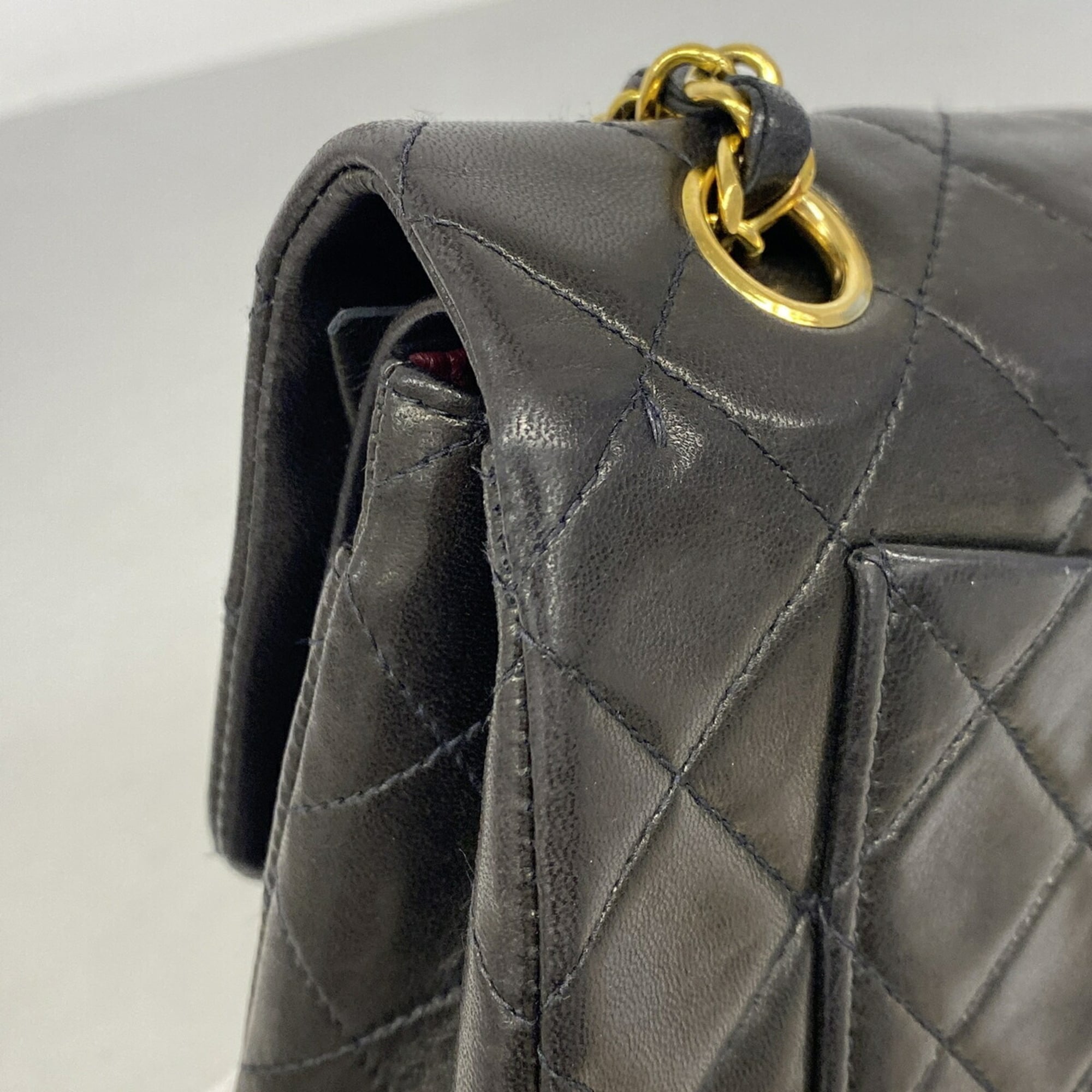 Chanel Black Leather Shoulder Bag (Pre-Owned)