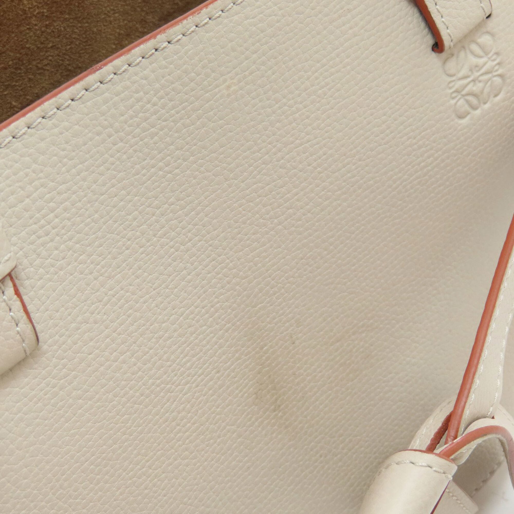 Loewe Cream Leather Handbag (Pre-Owned)