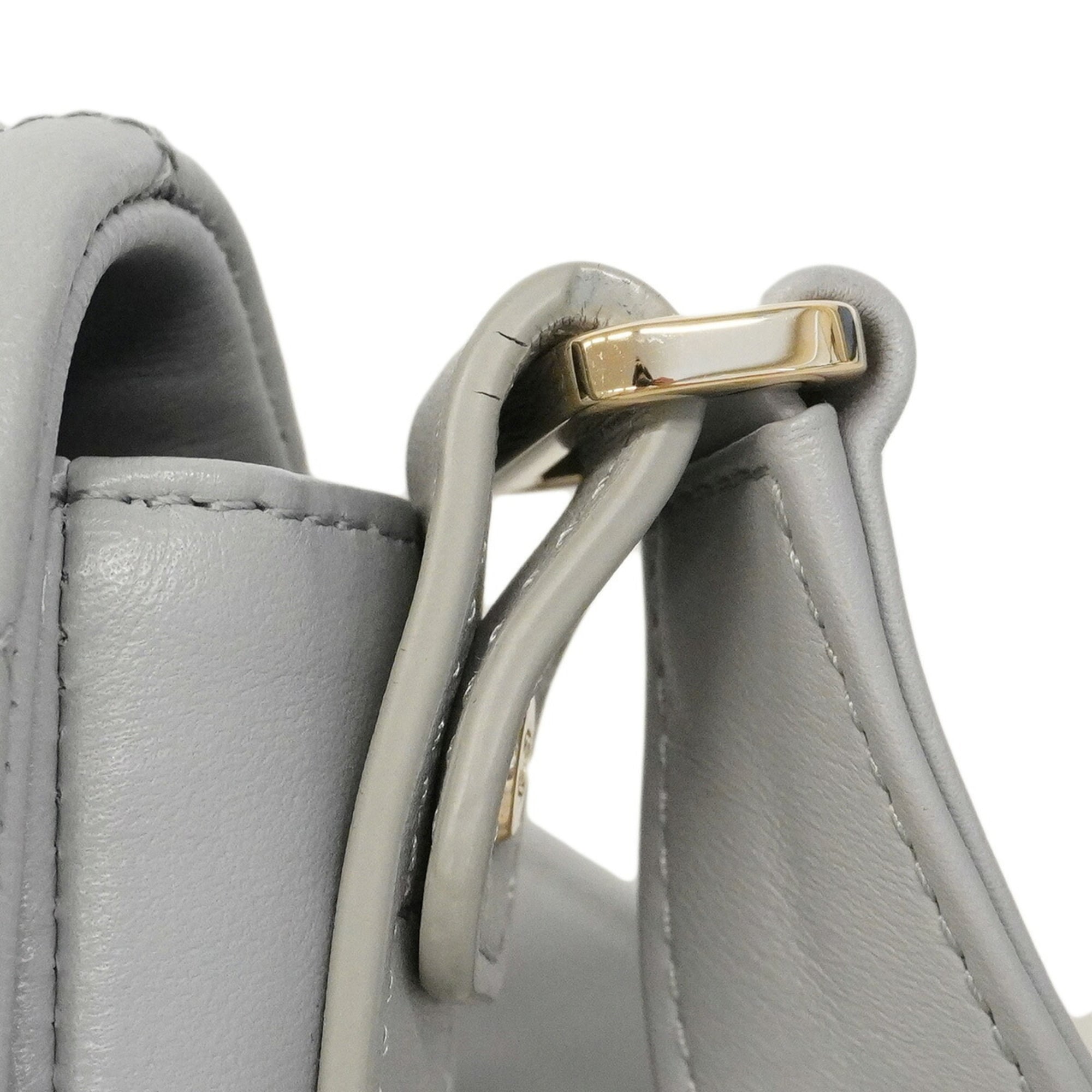Chanel Gray Leather Shoulder Bag (Pre-Owned)