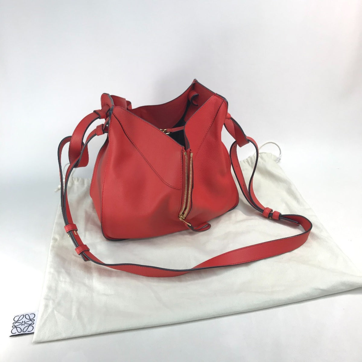 Loewe Red Leather Handbag (Pre-Owned)