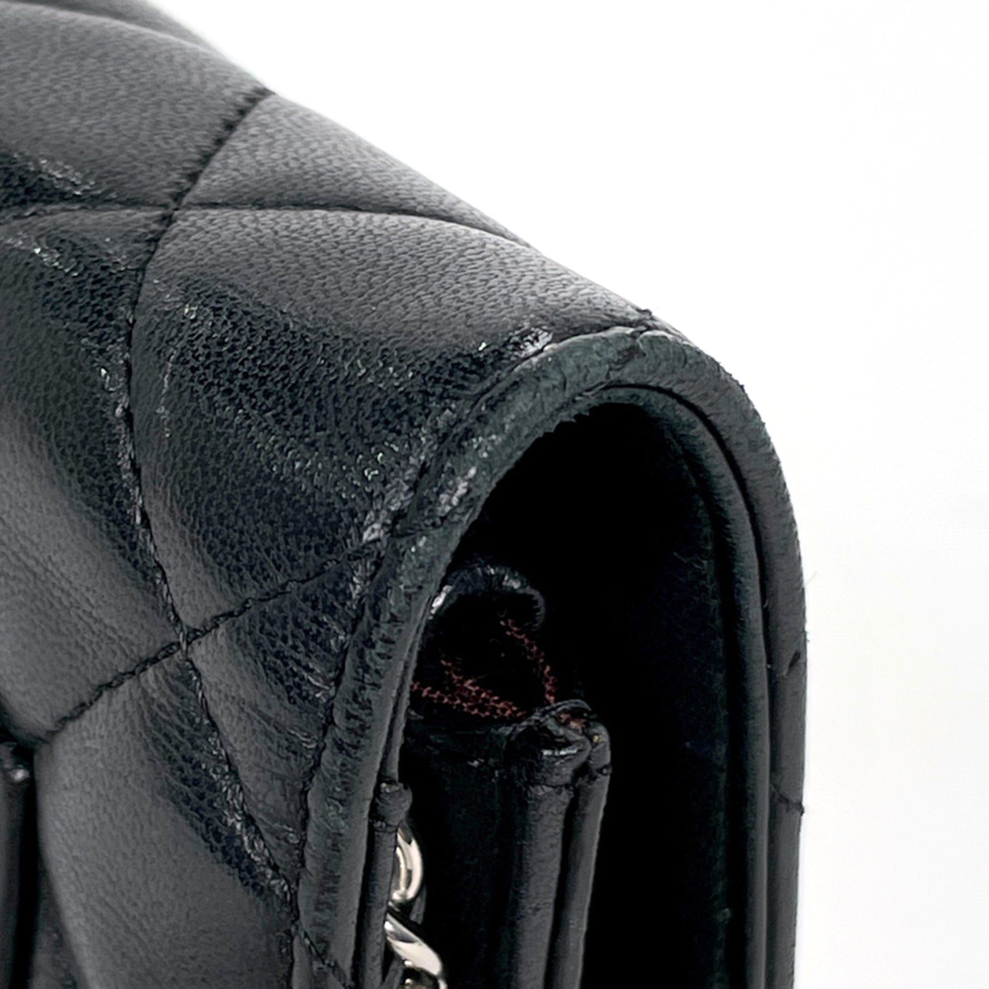 Chanel Black Leather Shoulder Bag (Pre-Owned)
