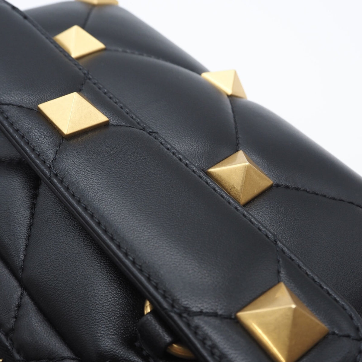 Valentino Black Leather Shoulder Bag (Pre-Owned)