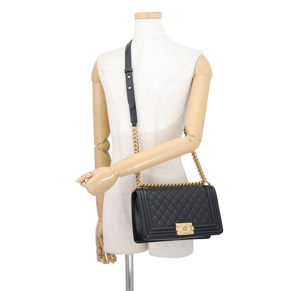 Chanel Boy Chanel Black Grained Calfskin Handbag Shoulder Bag (Pre-Owned)