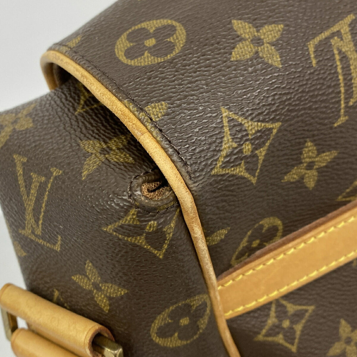 Louis Vuitton Brown Shoulder Bag (Pre-Owned)