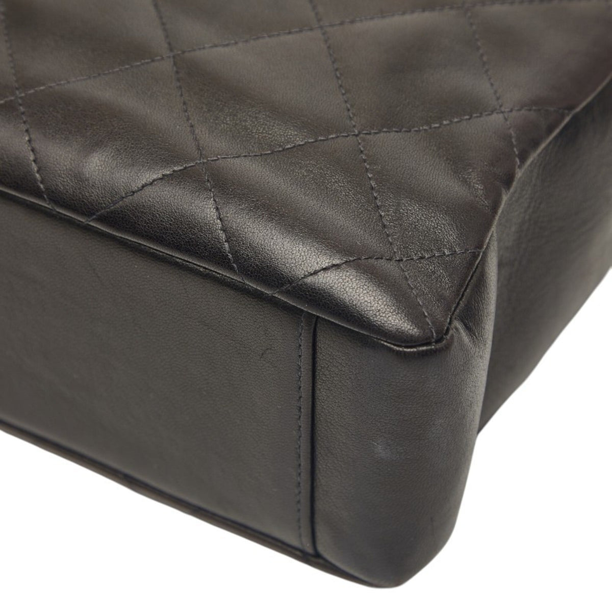 Chanel Black Leather Handbag (Pre-Owned)