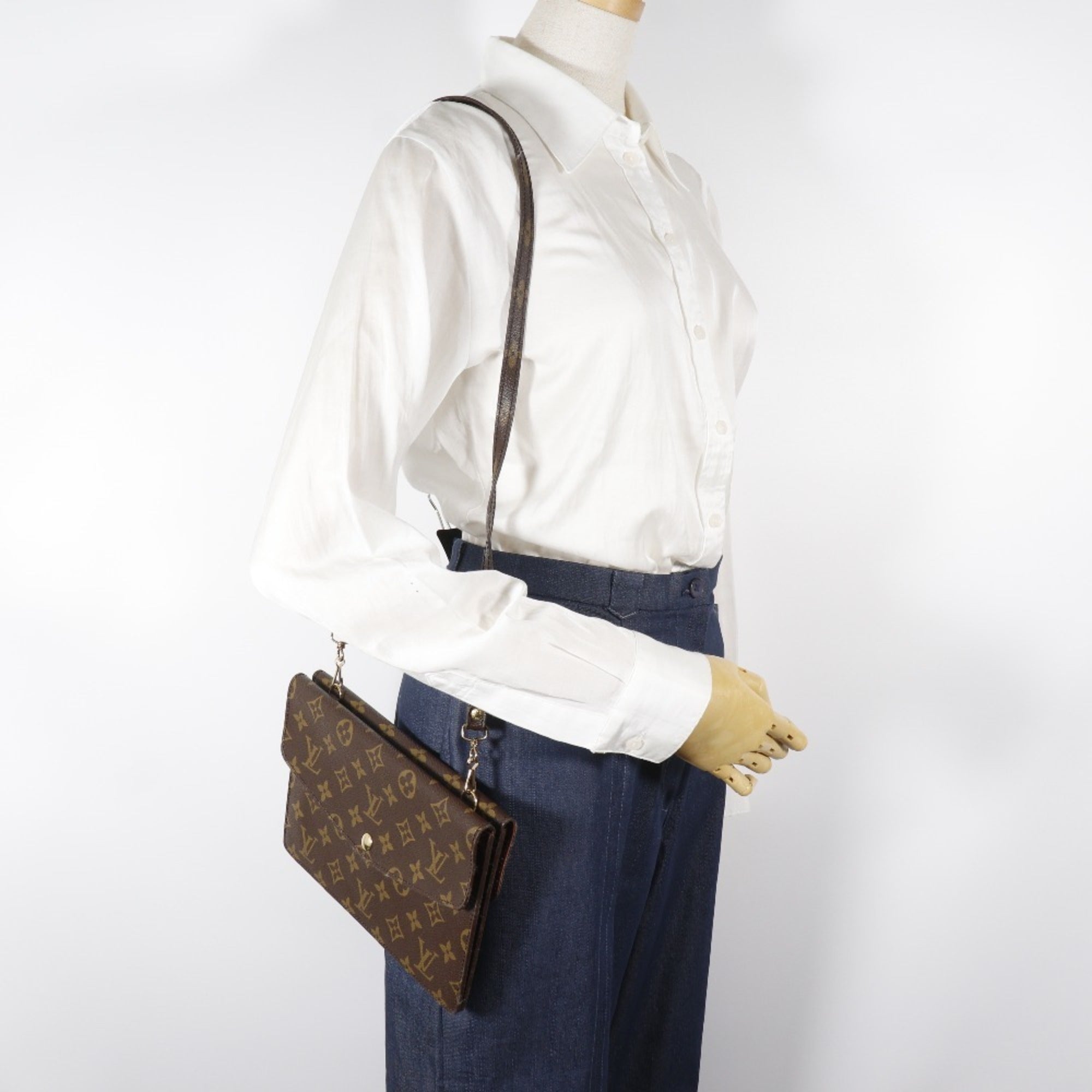 Louis Vuitton Brown Monogram Canvas Shoulder Bag (Pre-Owned)