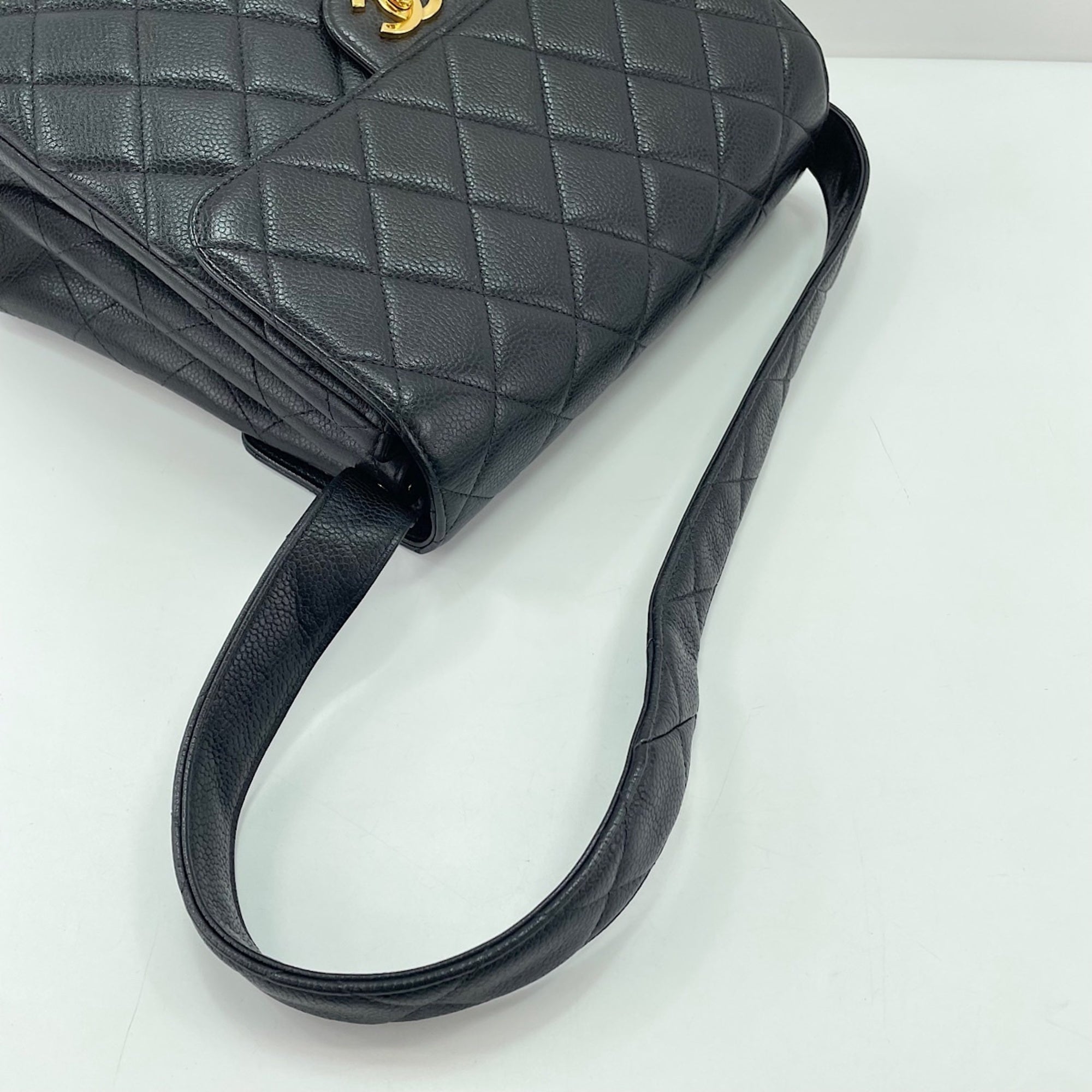 Chanel Black Shoulder Bag (Pre-Owned)