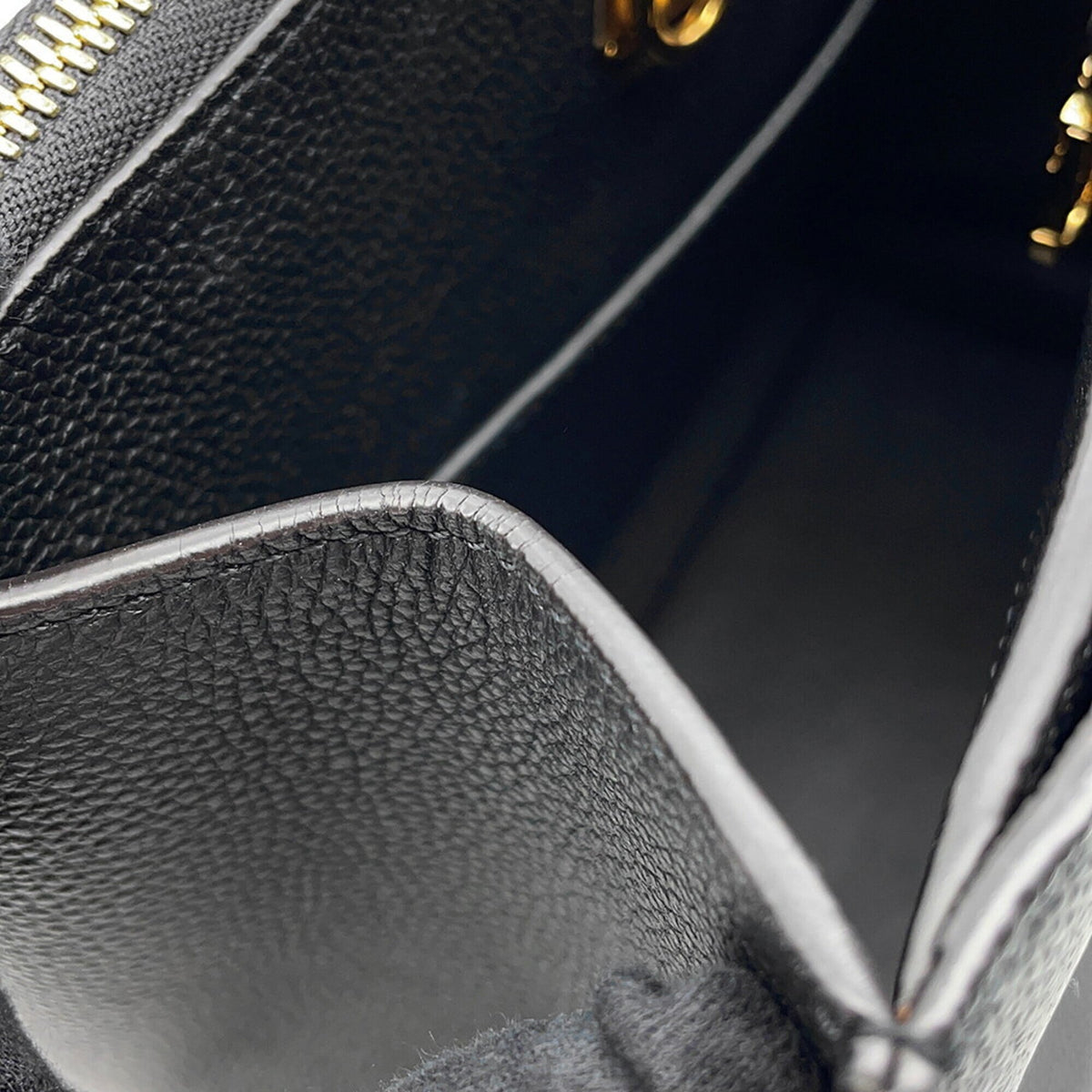 Louis Vuitton Black Noir Leather Handbag Shoulder Bag (Pre-Owned)
