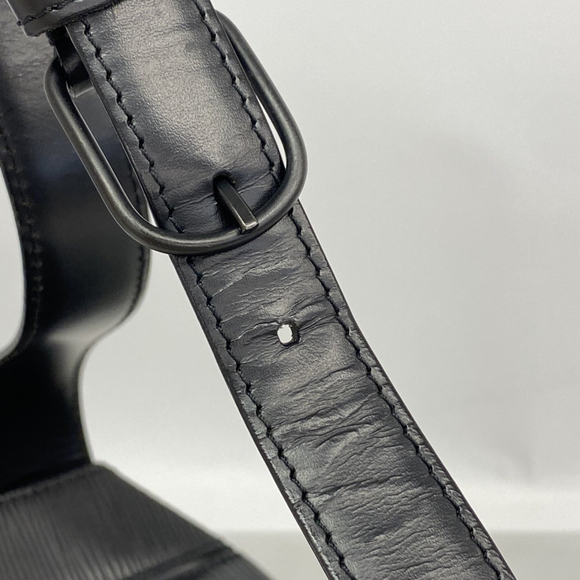 Louis Vuitton Noir Shoulder Bag (Pre-Owned)