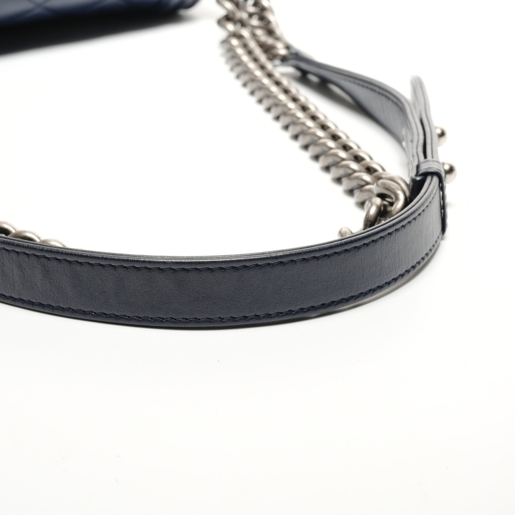 Chanel Boy Chanel Navy Leather Shoulder Bag (Pre-Owned)