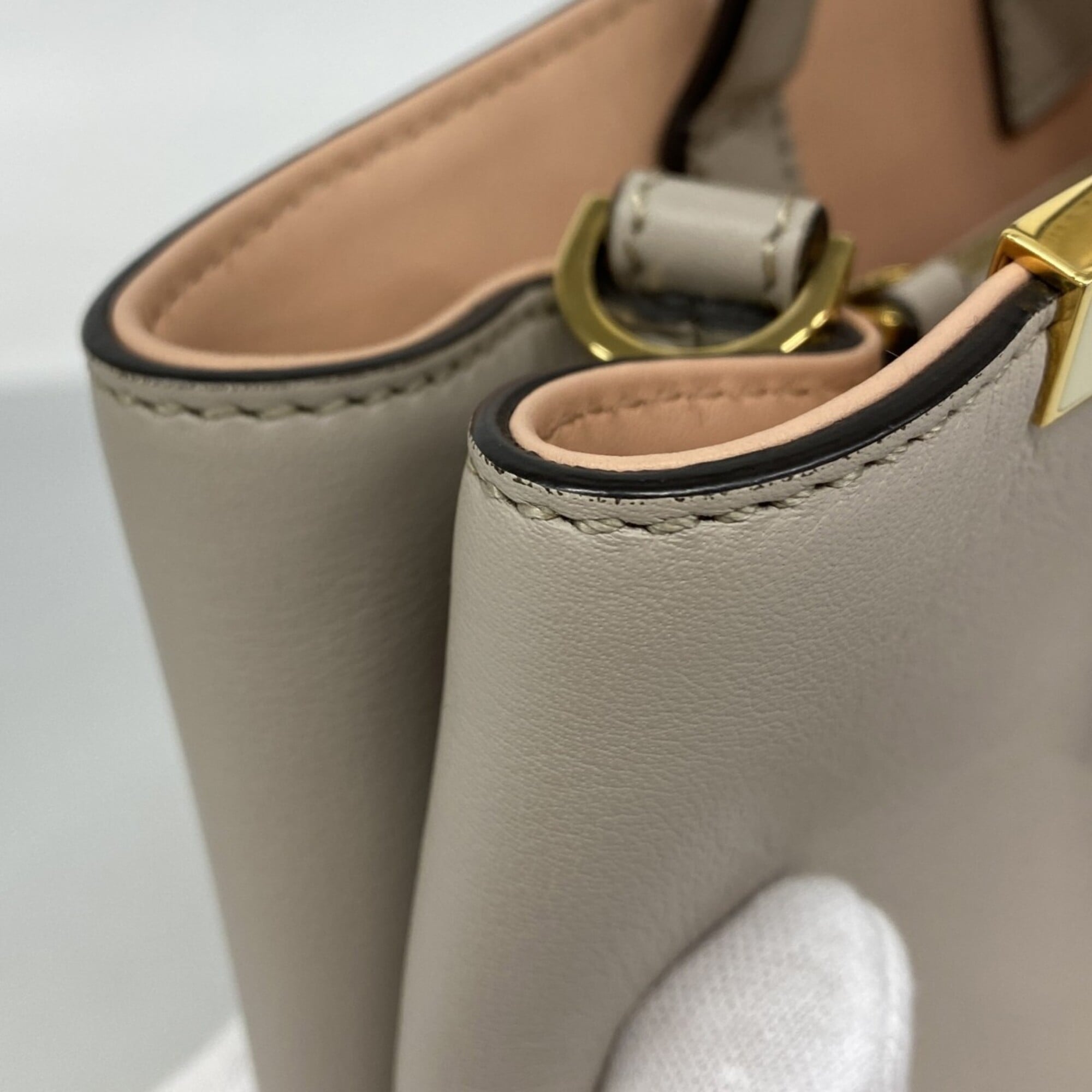 Fendi Beige Leather Handbag (Pre-Owned)