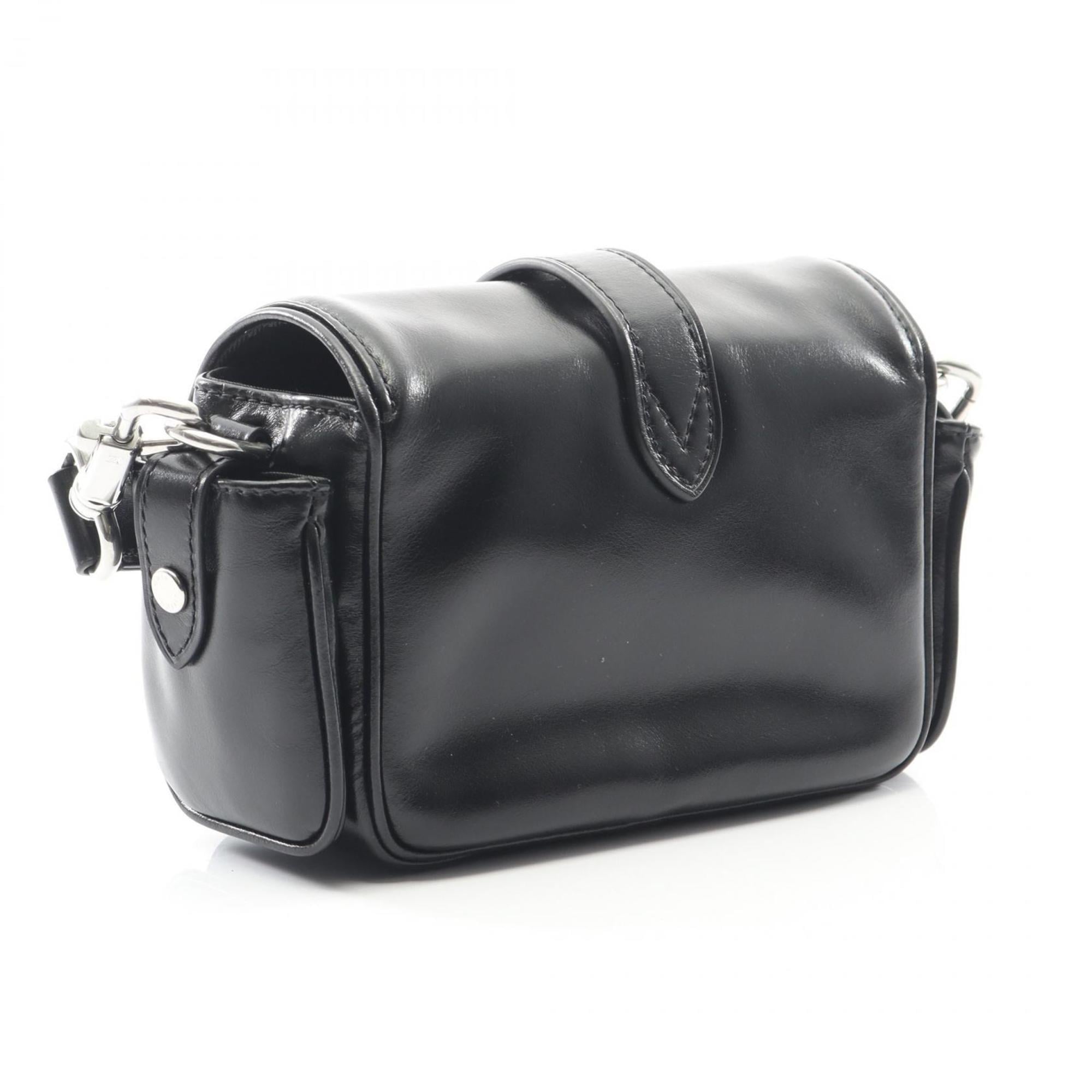 Louis Vuitton Black Leather Shoulder Bag (Pre-Owned)