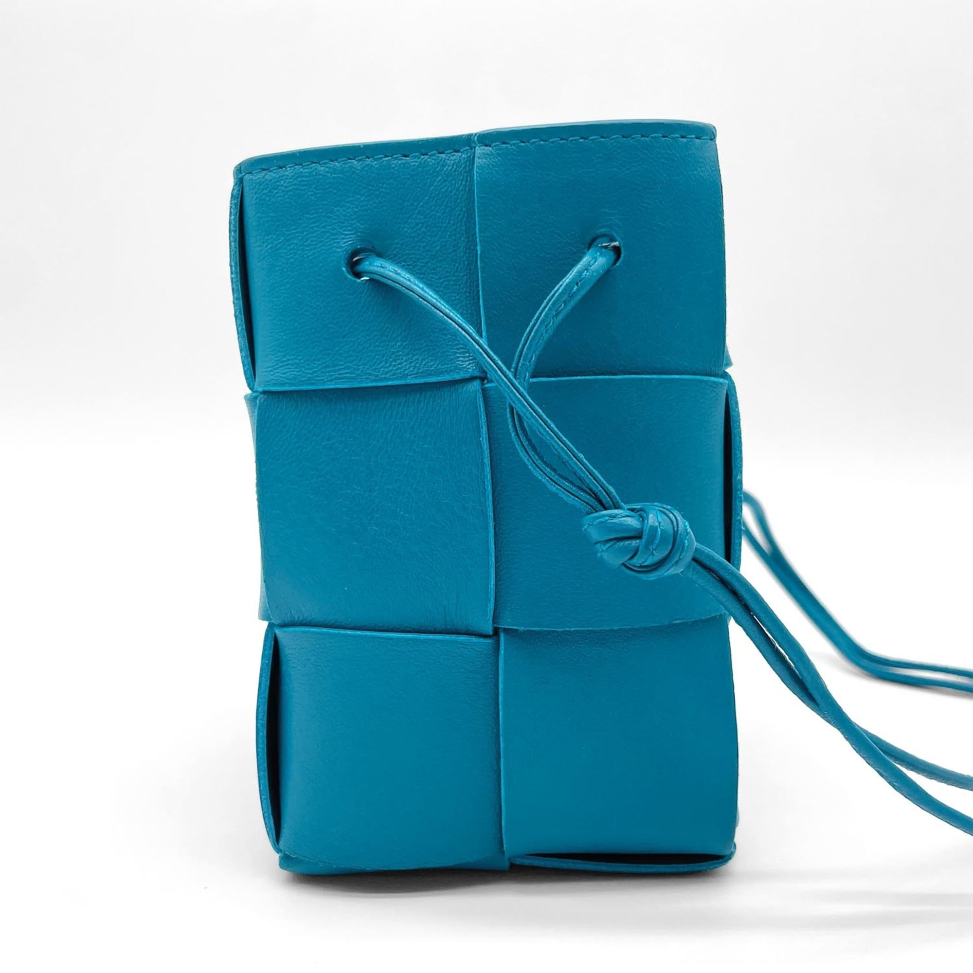 Bottega Veneta Blue Leather Shoulder Bag (Pre-Owned)
