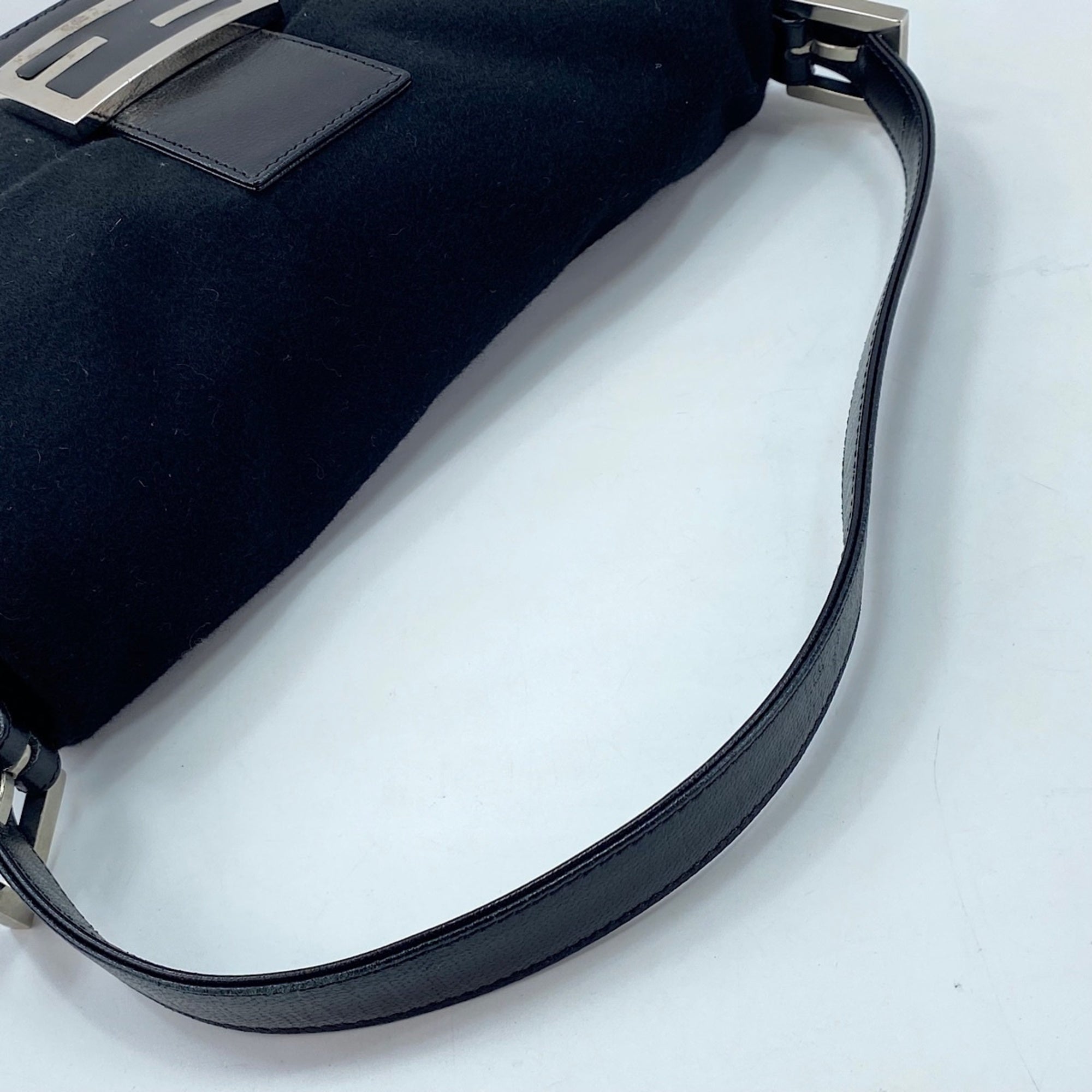 Fendi Black Shoulder Bag (Pre-Owned)