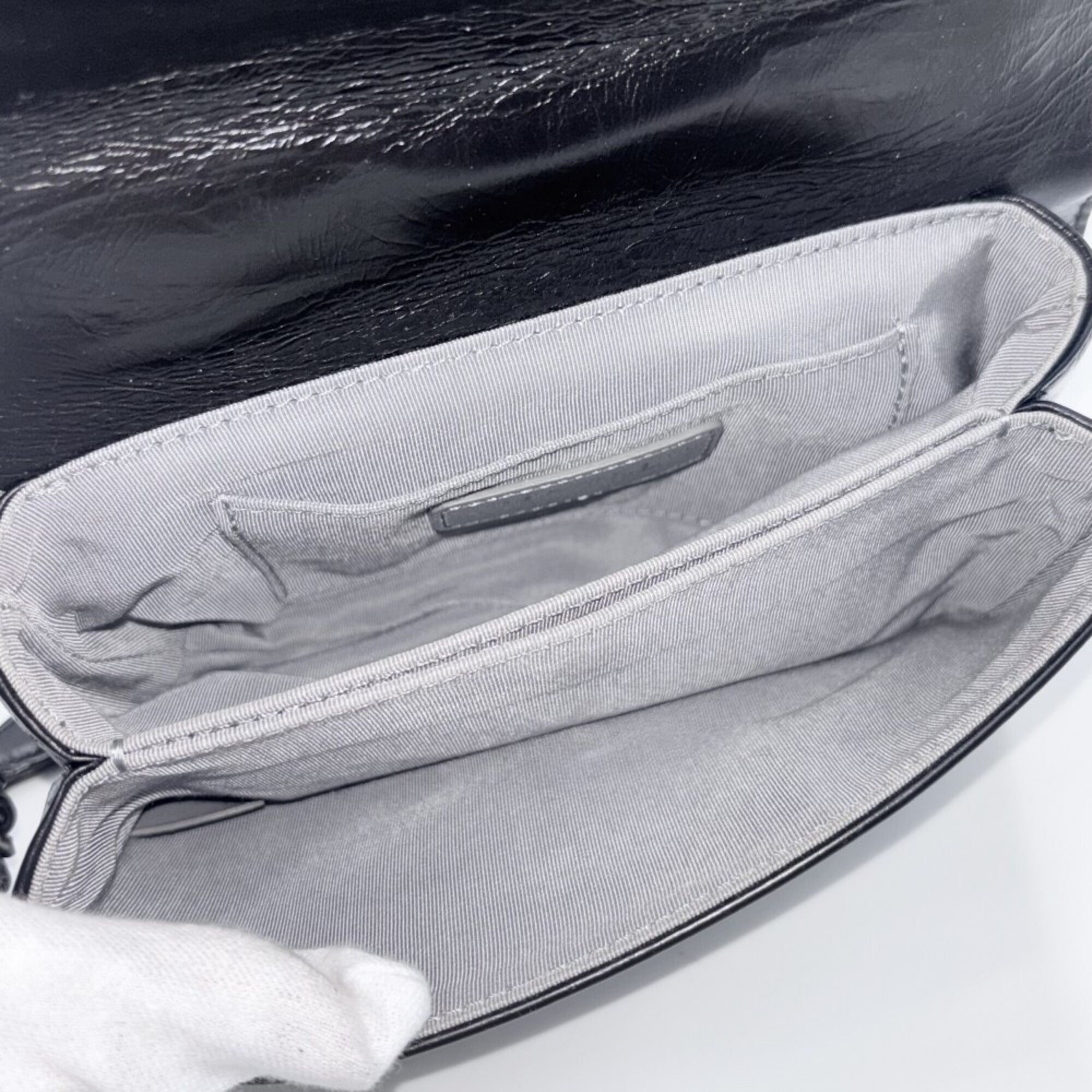 Chanel Black Leather Shoulder Bag (Pre-Owned)