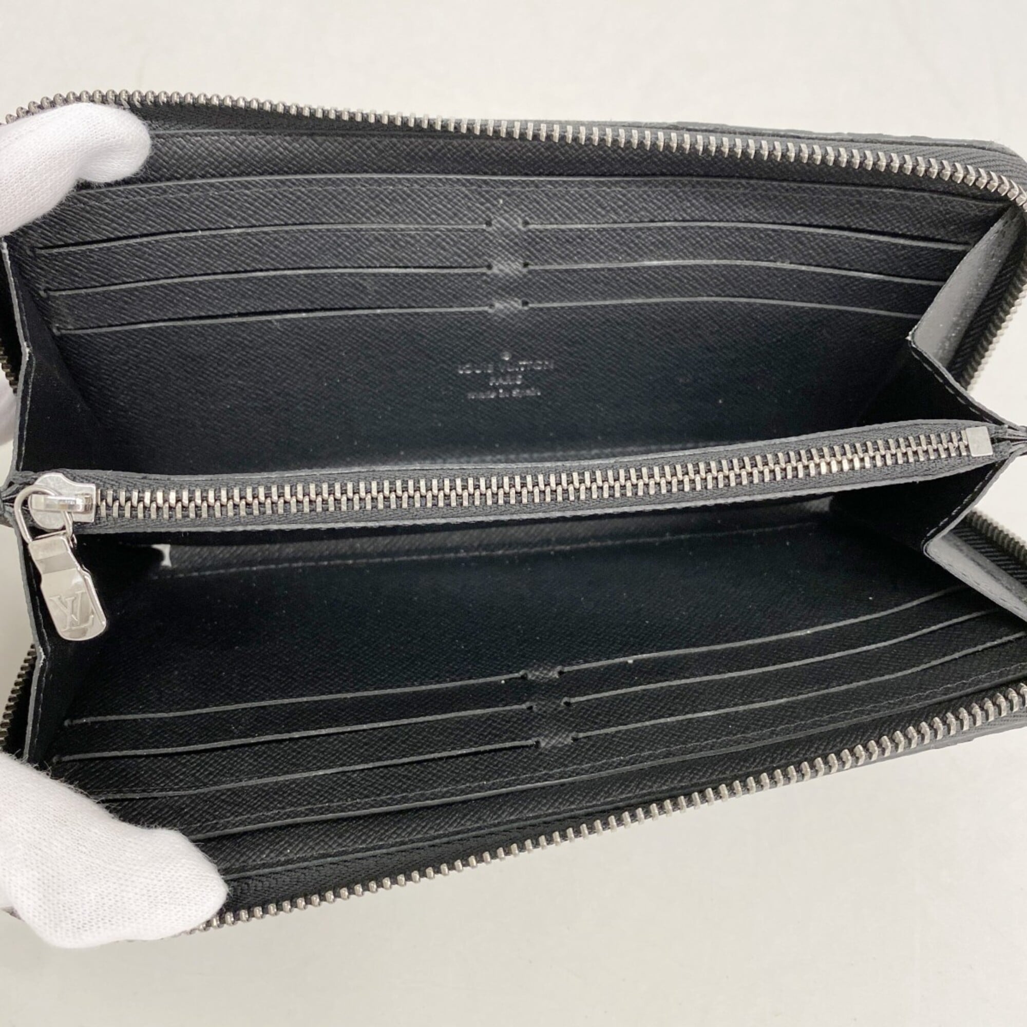 Louis Vuitton Black Long Wallet (Bi-Fold) (Pre-Owned)