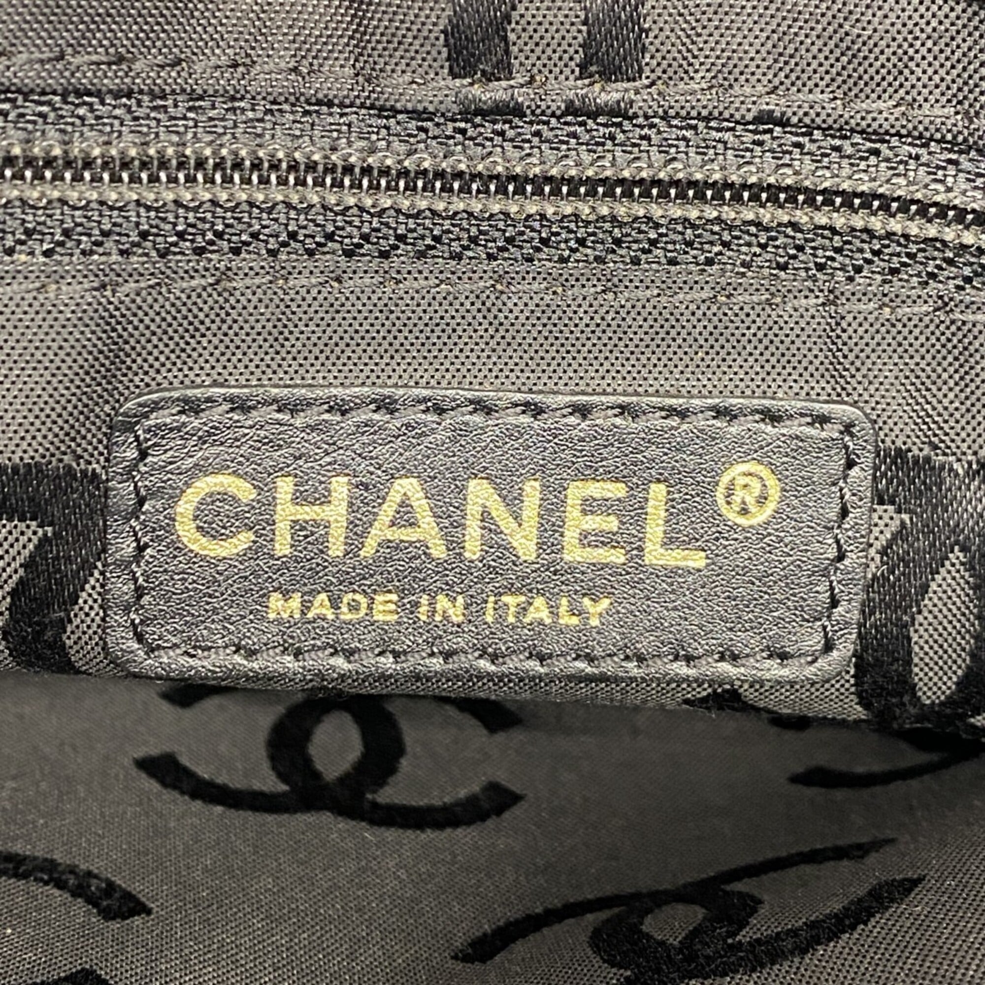 Chanel Black Patent Leather Tote Bag (Pre-Owned)
