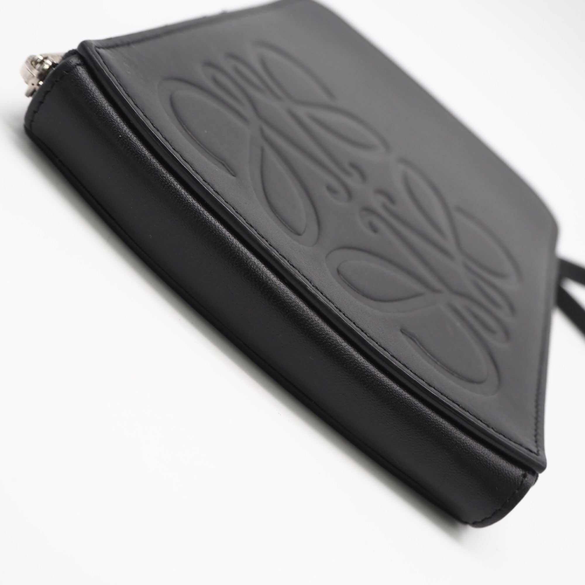 Loewe Black Leather Shoulder Bag (Pre-Owned)