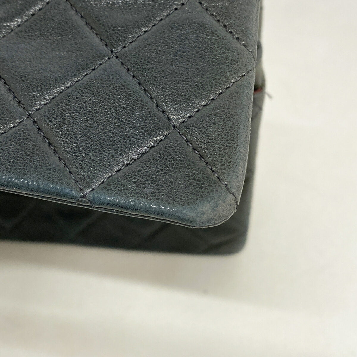 Chanel Black Leather Shoulder Bag (Pre-Owned)