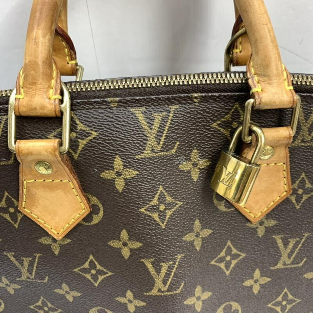 Louis Vuitton Brown Handbag (Pre-Owned)
