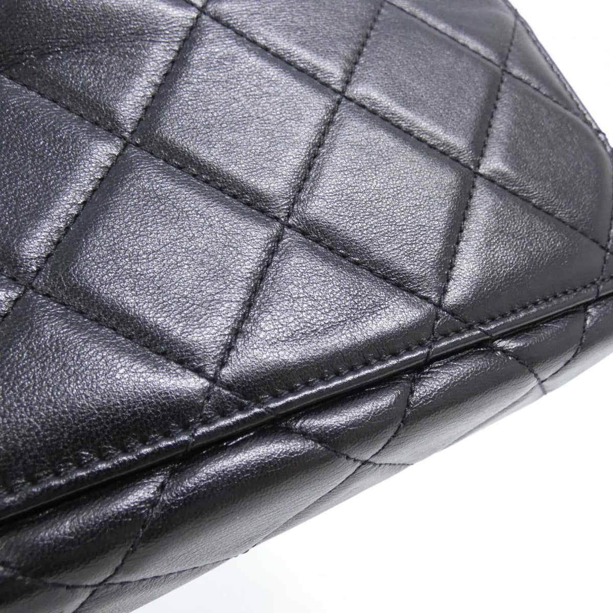 Chanel Black Leather Shoulder Bag (Pre-Owned)
