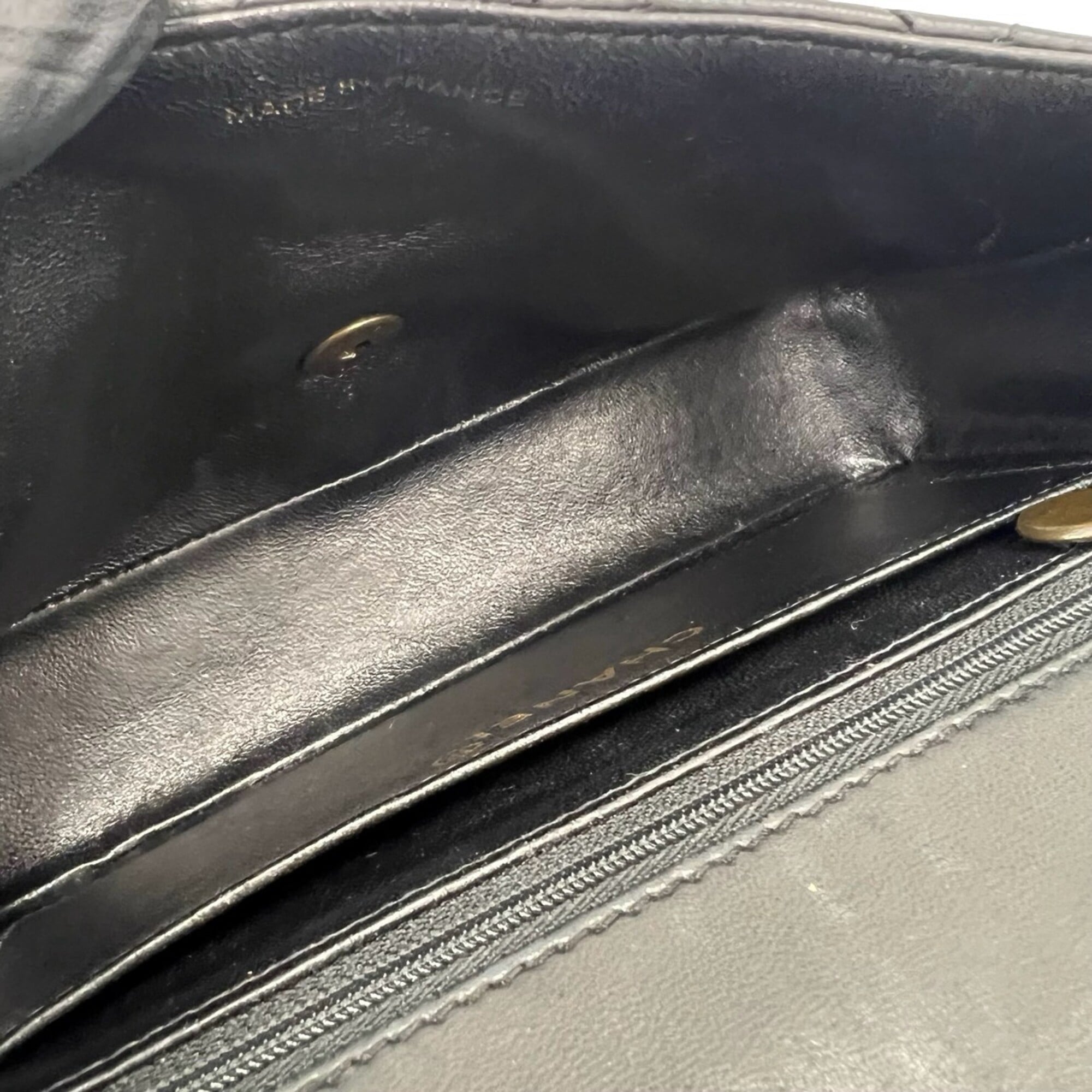 Chanel Black Leather Shoulder Bag (Pre-Owned)