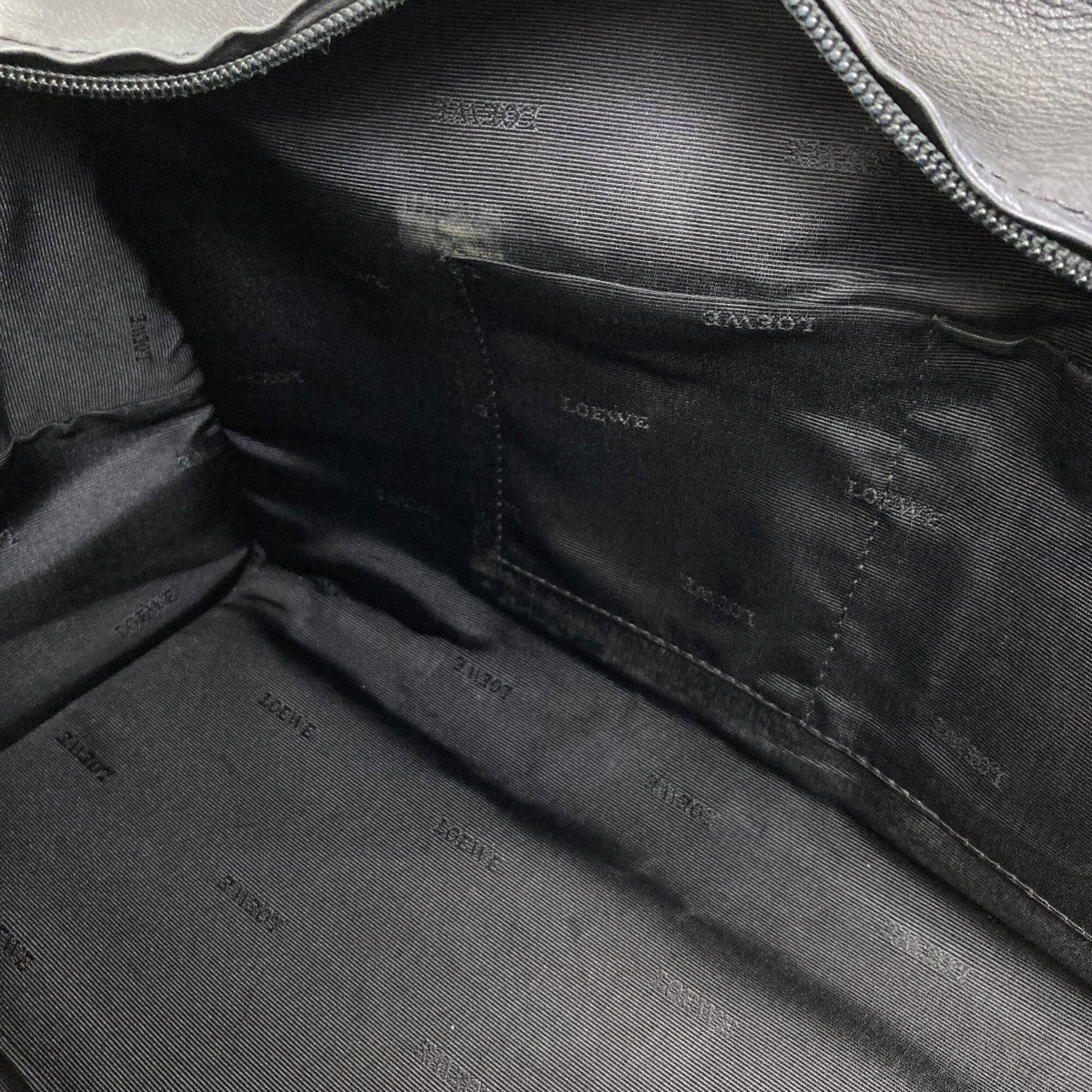 Loewe Black Leather Handbag (Pre-Owned)