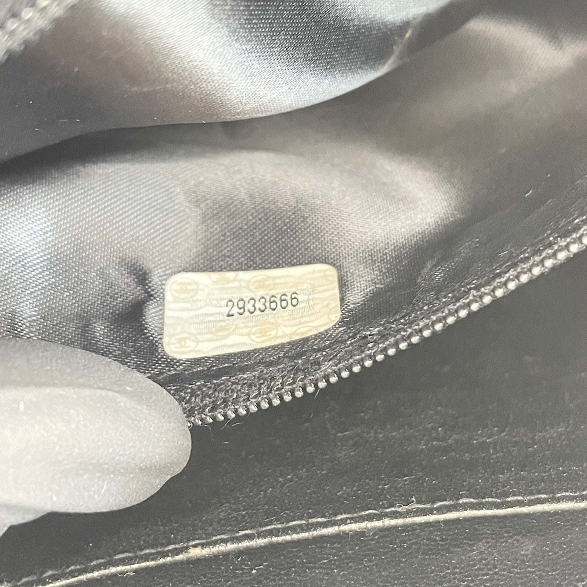 Chanel Black Shoulder Bag (Pre-Owned)