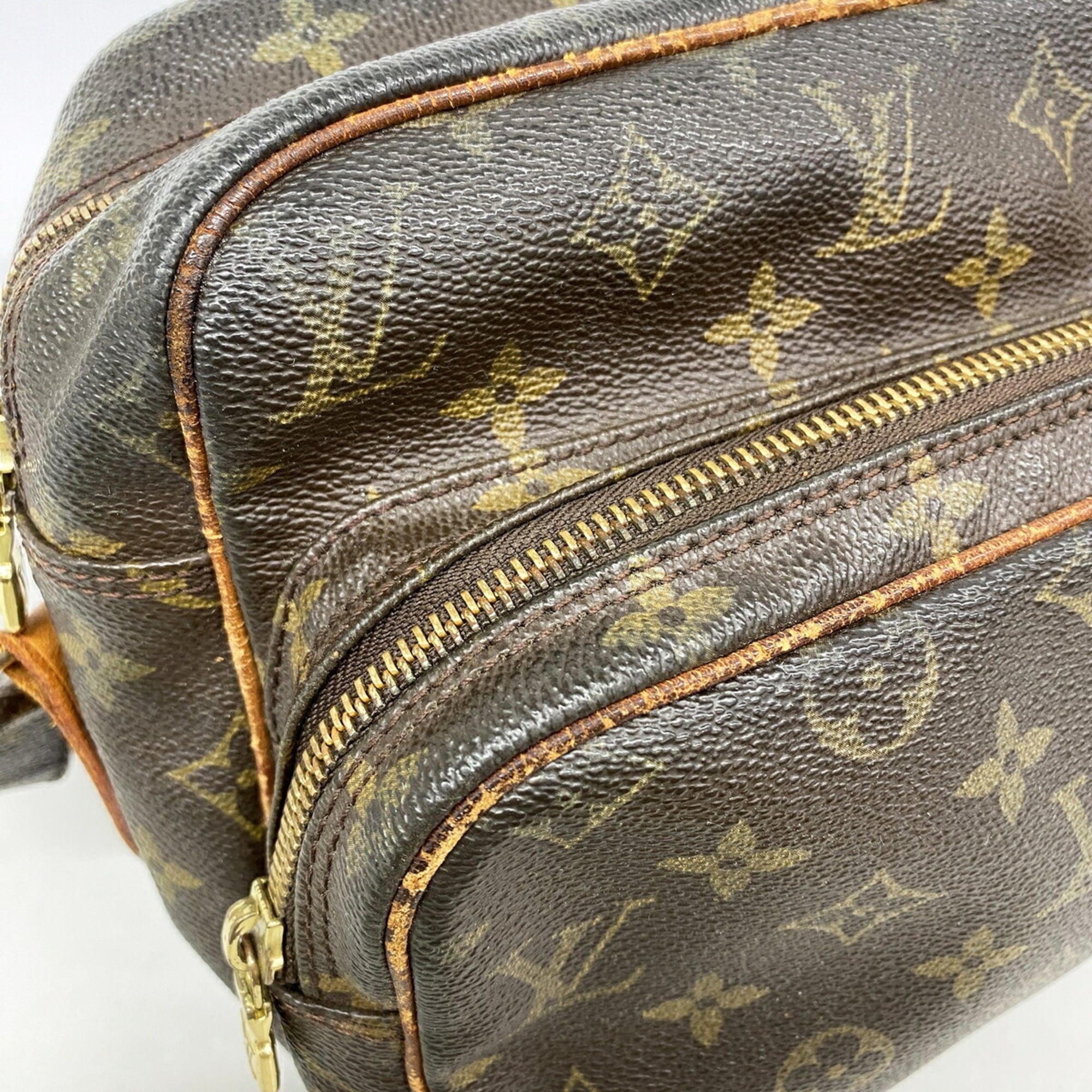 Louis Vuitton Brown Shoulder Bag (Pre-Owned)