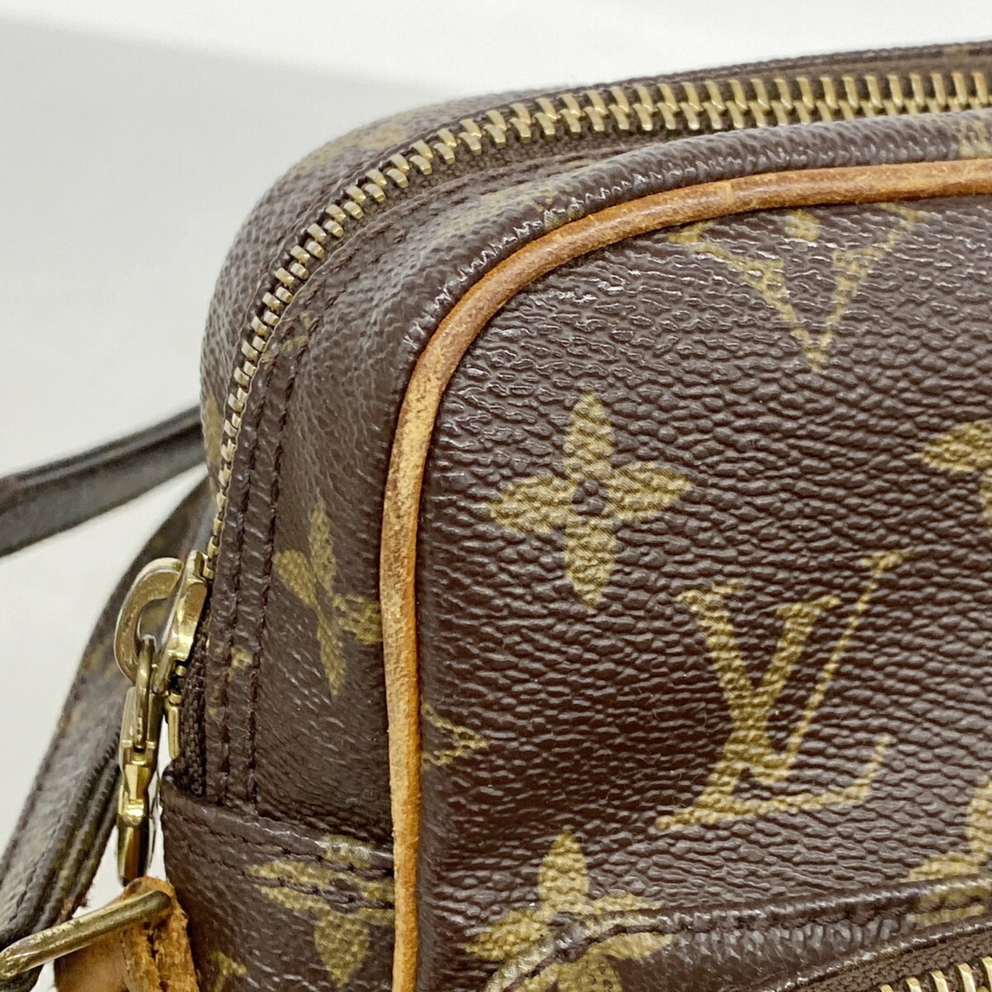 Louis Vuitton Brown Shoulder Bag (Pre-Owned)